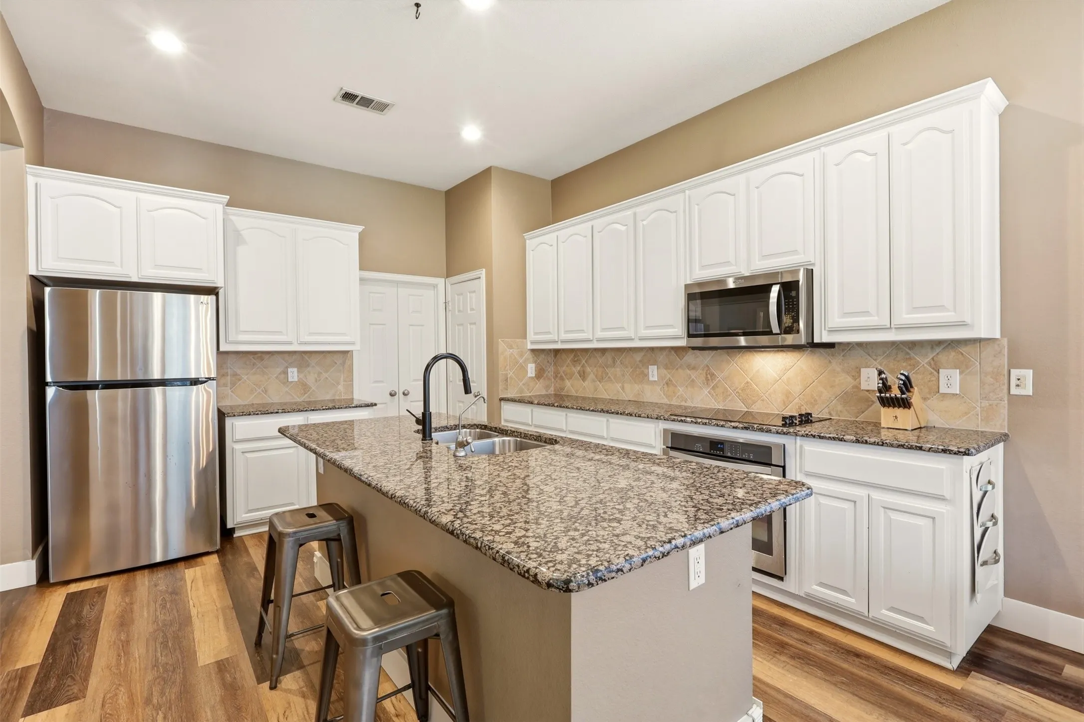 Single Family Residence For Sale in Denton County , 4508 Cassandra Drive, Flower Mound, Texas 75022, 5 Bedroom, 4 Bathroom, 2 Garage spaces, 3,281 Sqft, built in 2003, mls#21373151, Real Estate Agent in Flower Mound, Homes For Sale in Denton county, Homes For Sale in Flower Mound, Realtor in Flower Mound Texas, Real Estate Brokerage Independent Realty Texas, Luminita Cordes Realtor