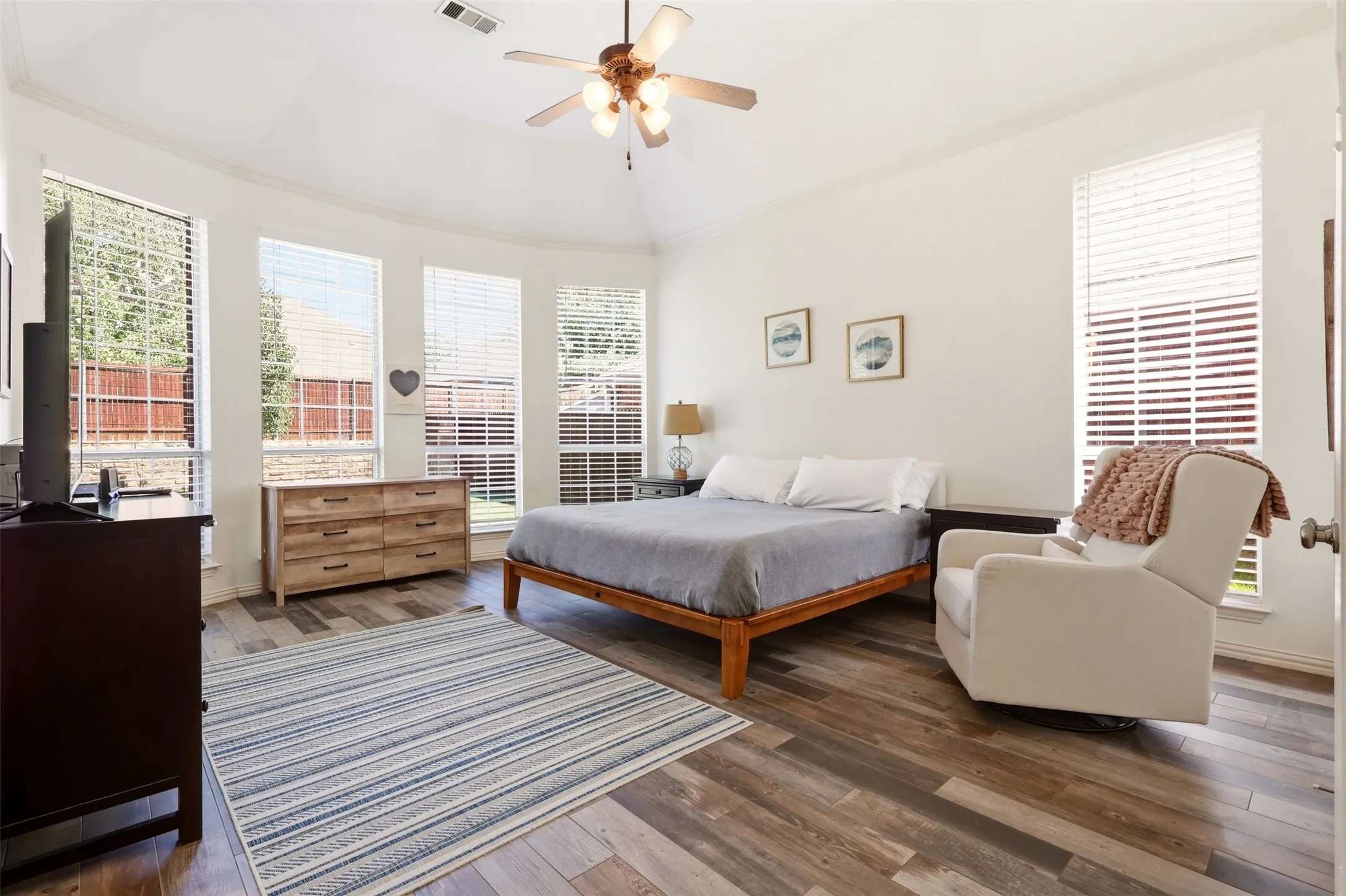 Single Family Residence For Sale in Denton County , 4508 Cassandra Drive, Flower Mound, Texas 75022, 5 Bedroom, 4 Bathroom, 2 Garage spaces, 3,281 Sqft, built in 2003, mls#21373151, Real Estate Agent in Flower Mound, Homes For Sale in Denton county, Homes For Sale in Flower Mound, Realtor in Flower Mound Texas, Real Estate Brokerage Independent Realty Texas, Luminita Cordes Realtor