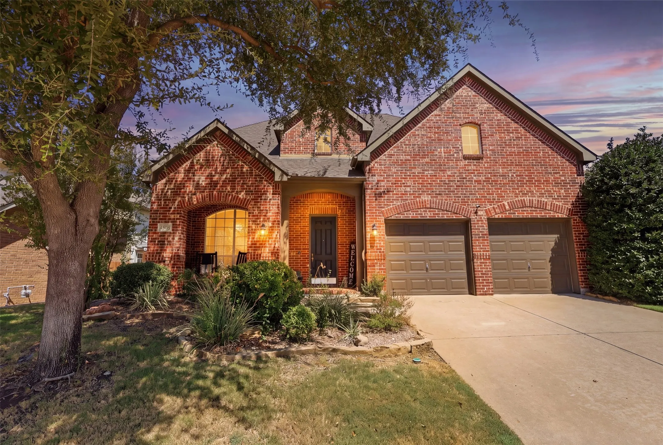 Single Family Residence For Sale in Denton County , 4508 Cassandra Drive, Flower Mound, Texas 75022, 5 Bedroom, 4 Bathroom, 2 Garage spaces, 3,281 Sqft, built in 2003, mls#21373151, Real Estate Agent in Flower Mound, Homes For Sale in Denton county, Homes For Sale in Flower Mound, Realtor in Flower Mound Texas, Real Estate Brokerage Independent Realty Texas, Luminita Cordes Realtor
