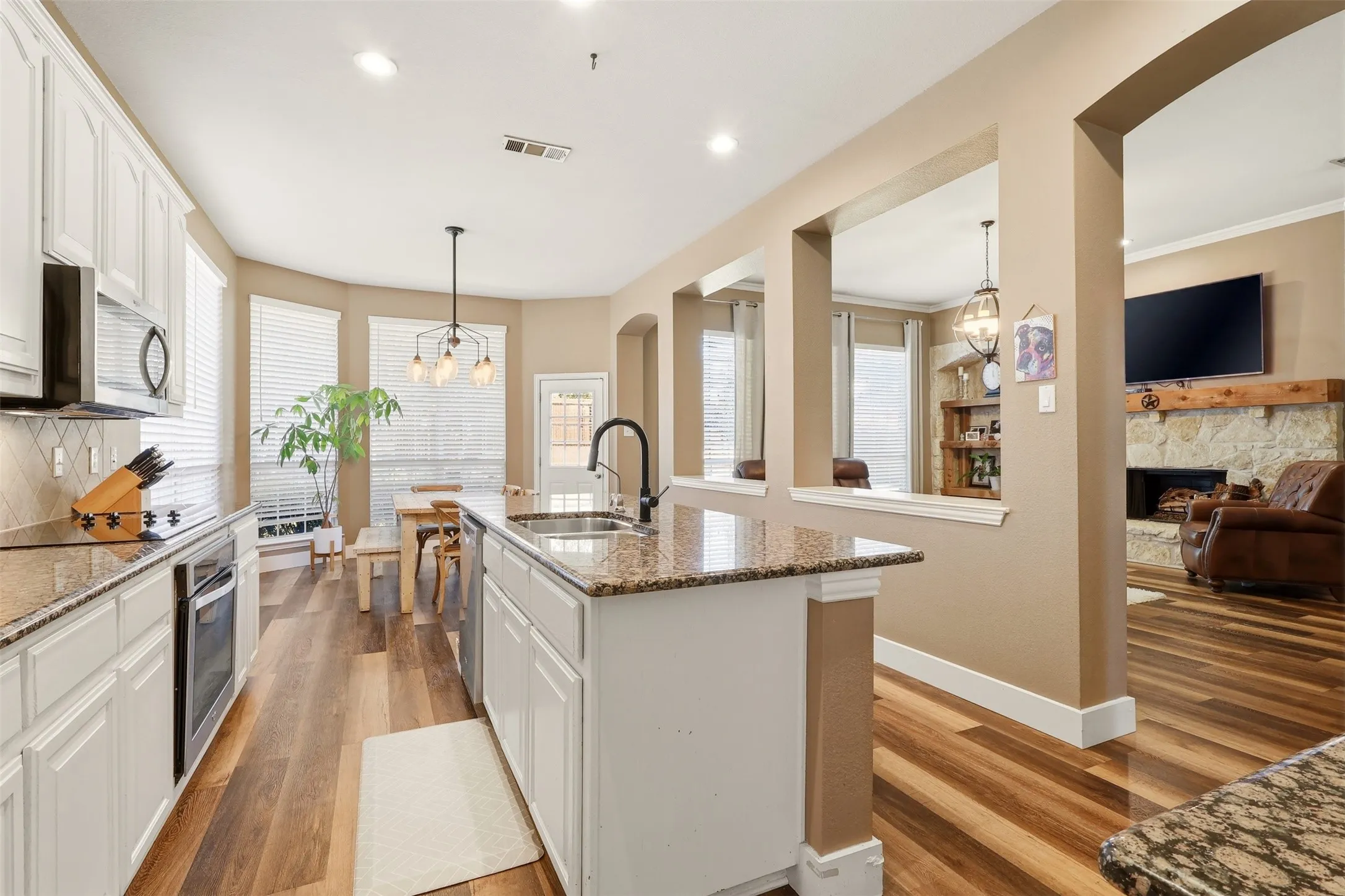 Single Family Residence For Sale in Denton County , 4508 Cassandra Drive, Flower Mound, Texas 75022, 5 Bedroom, 4 Bathroom, 2 Garage spaces, 3,281 Sqft, built in 2003, mls#21373151, Real Estate Agent in Flower Mound, Homes For Sale in Denton county, Homes For Sale in Flower Mound, Realtor in Flower Mound Texas, Real Estate Brokerage Independent Realty Texas, Luminita Cordes Realtor