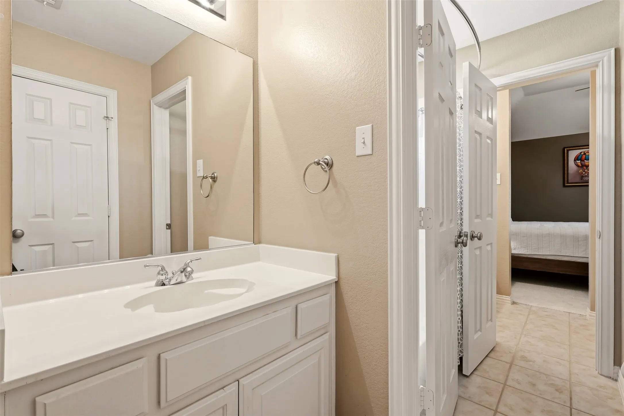 Single Family Residence For Sale in Denton County , 4508 Cassandra Drive, Flower Mound, Texas 75022, 5 Bedroom, 4 Bathroom, 2 Garage spaces, 3,281 Sqft, built in 2003, mls#21373151, Real Estate Agent in Flower Mound, Homes For Sale in Denton county, Homes For Sale in Flower Mound, Realtor in Flower Mound Texas, Real Estate Brokerage Independent Realty Texas, Luminita Cordes Realtor