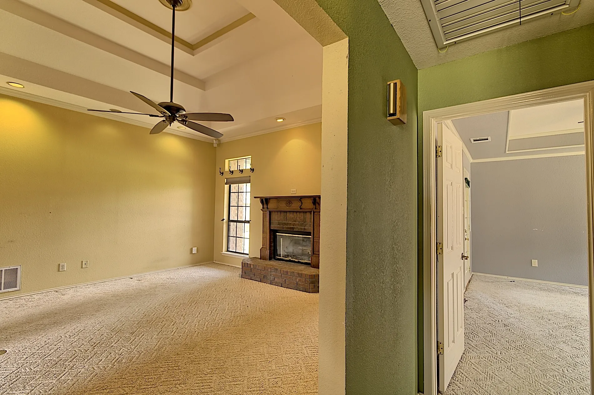 Single Family Residence For Sale in Kaufman County , 913 York Street, Forney, Texas 75126, 3 Bedroom, 2 Bathroom, 3 Garage spaces, 1,879 Sqft, built in 1994, mls#21378074, Real Estate Agent in Forney, Homes For Sale in Kaufman county, Homes For Sale in Forney, Realtor in Forney Texas, Real Estate Brokerage Independent Realty Texas, Luminita Cordes Realtor