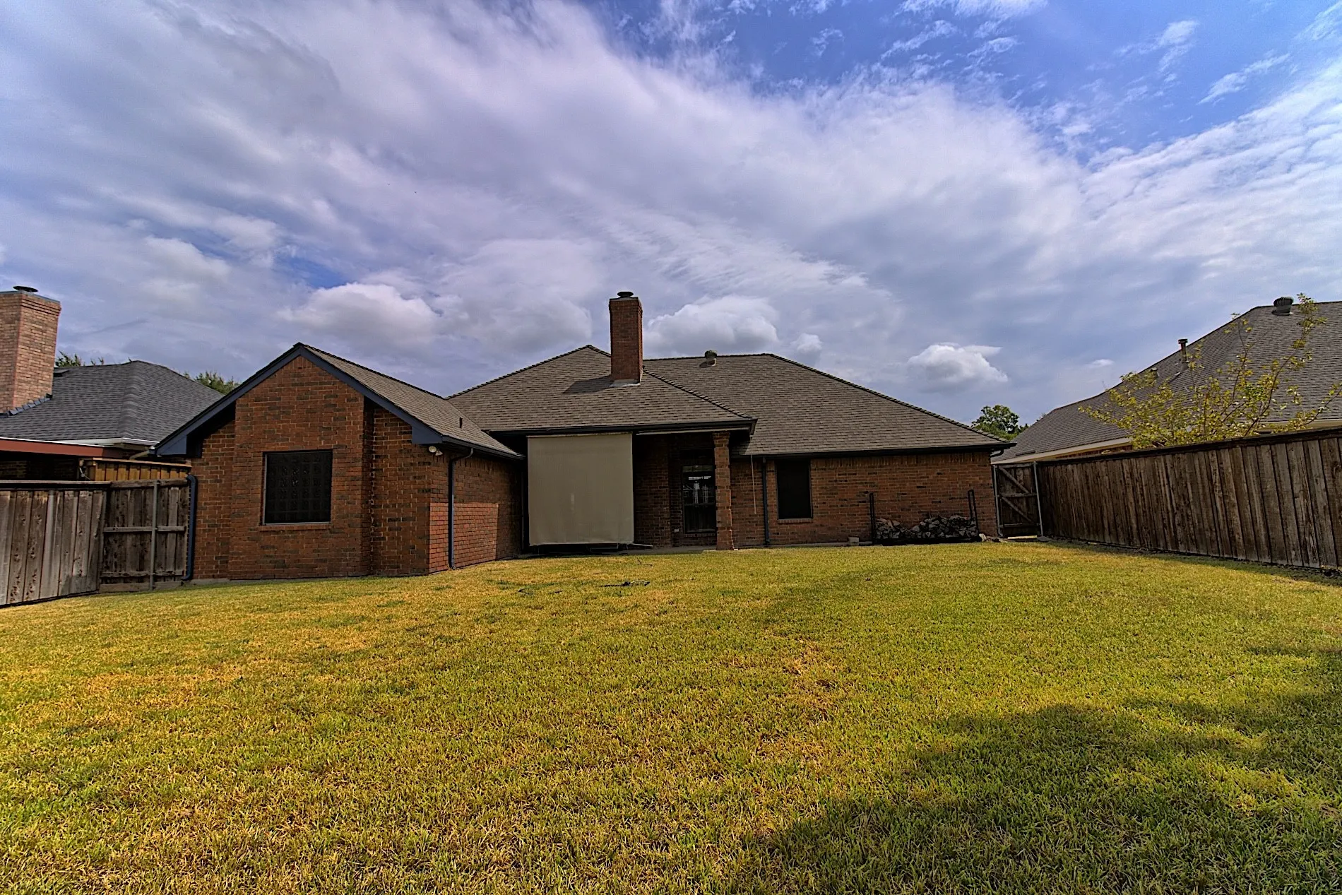 Single Family Residence For Sale in Kaufman County , 913 York Street, Forney, Texas 75126, 3 Bedroom, 2 Bathroom, 3 Garage spaces, 1,879 Sqft, built in 1994, mls#21378074, Real Estate Agent in Forney, Homes For Sale in Kaufman county, Homes For Sale in Forney, Realtor in Forney Texas, Real Estate Brokerage Independent Realty Texas, Luminita Cordes Realtor