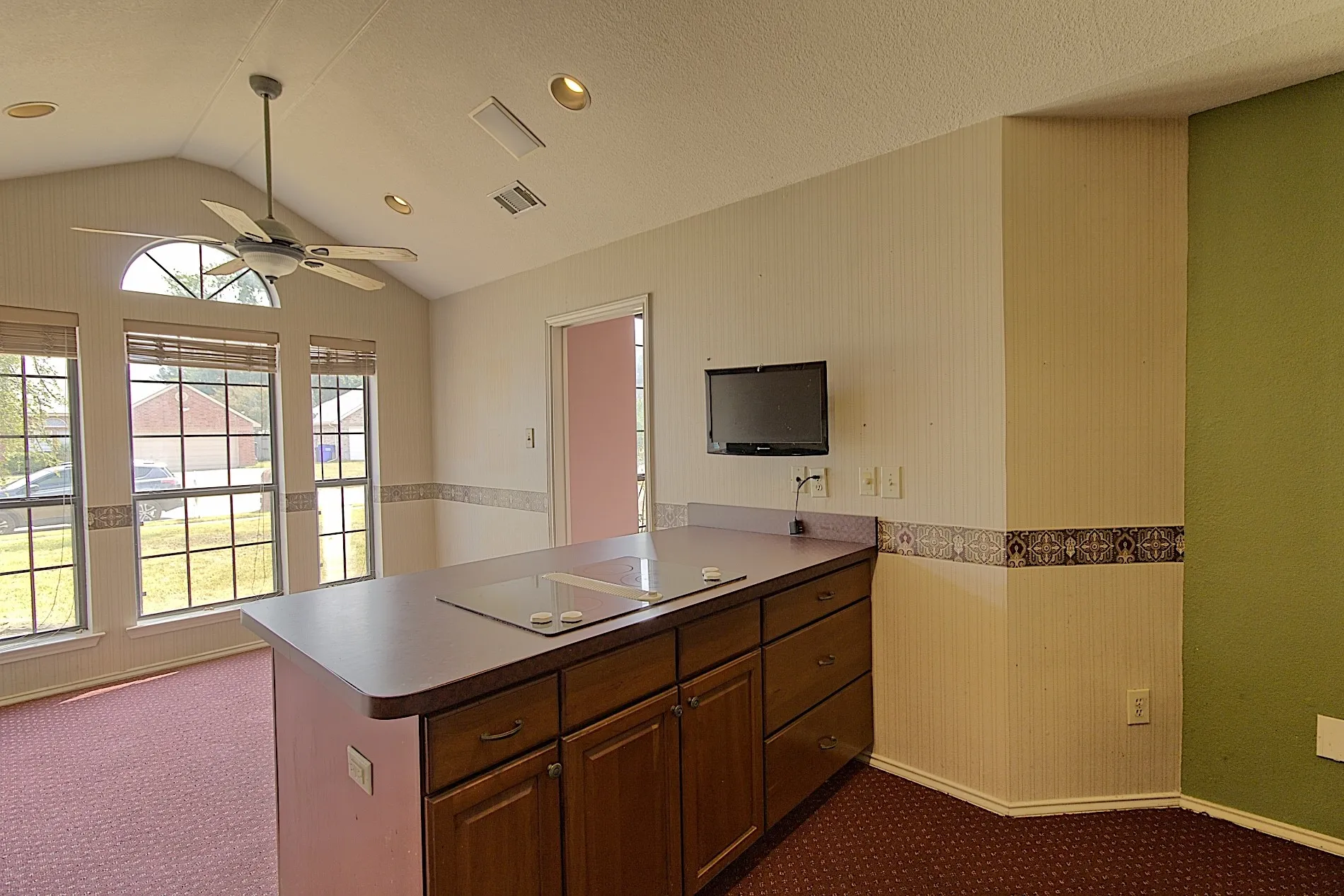 Single Family Residence For Sale in Kaufman County , 913 York Street, Forney, Texas 75126, 3 Bedroom, 2 Bathroom, 3 Garage spaces, 1,879 Sqft, built in 1994, mls#21378074, Real Estate Agent in Forney, Homes For Sale in Kaufman county, Homes For Sale in Forney, Realtor in Forney Texas, Real Estate Brokerage Independent Realty Texas, Luminita Cordes Realtor