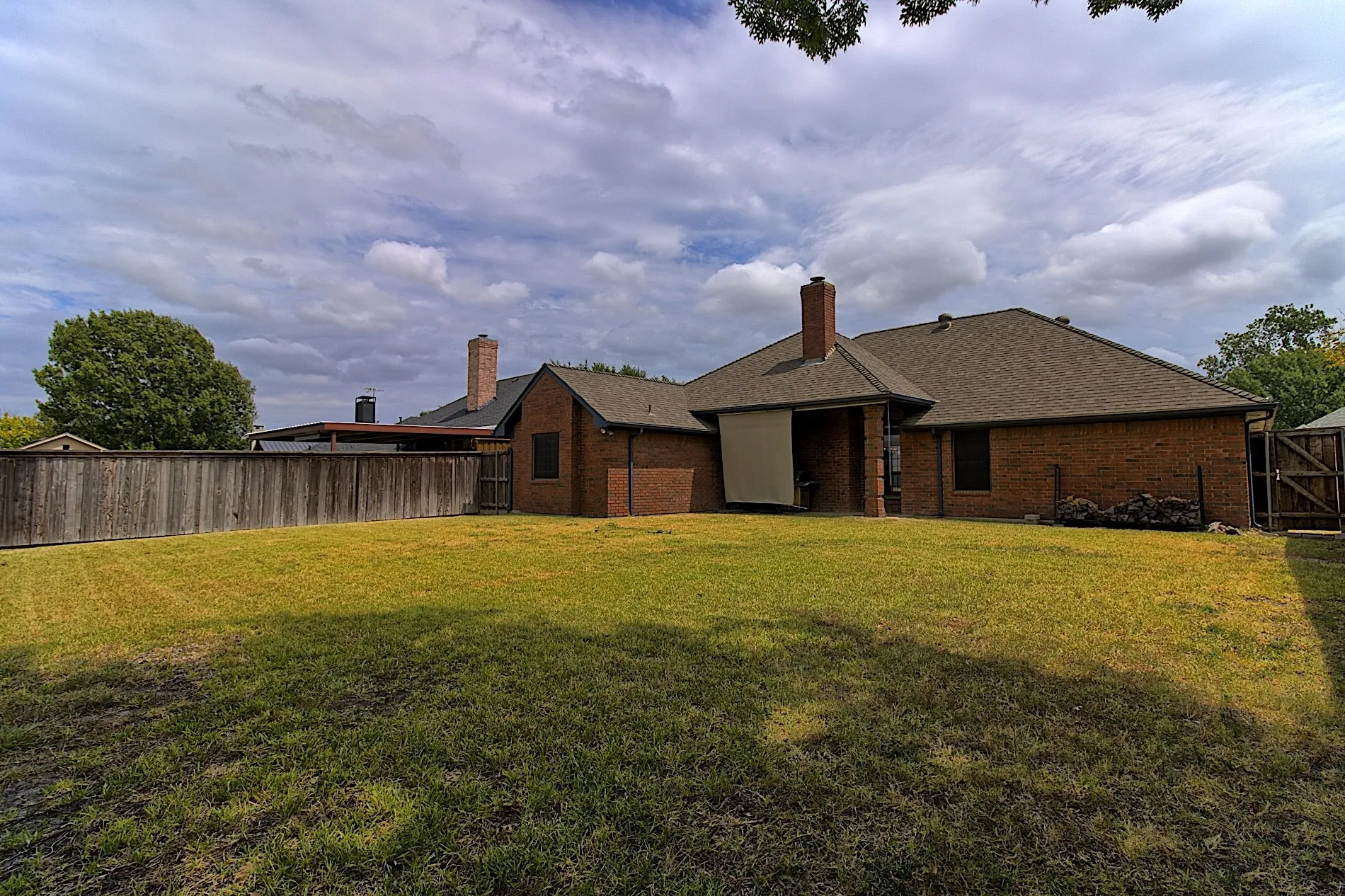 Single Family Residence For Sale in Kaufman County , 913 York Street, Forney, Texas 75126, 3 Bedroom, 2 Bathroom, 3 Garage spaces, 1,879 Sqft, built in 1994, mls#21378074, Real Estate Agent in Forney, Homes For Sale in Kaufman county, Homes For Sale in Forney, Realtor in Forney Texas, Real Estate Brokerage Independent Realty Texas, Luminita Cordes Realtor