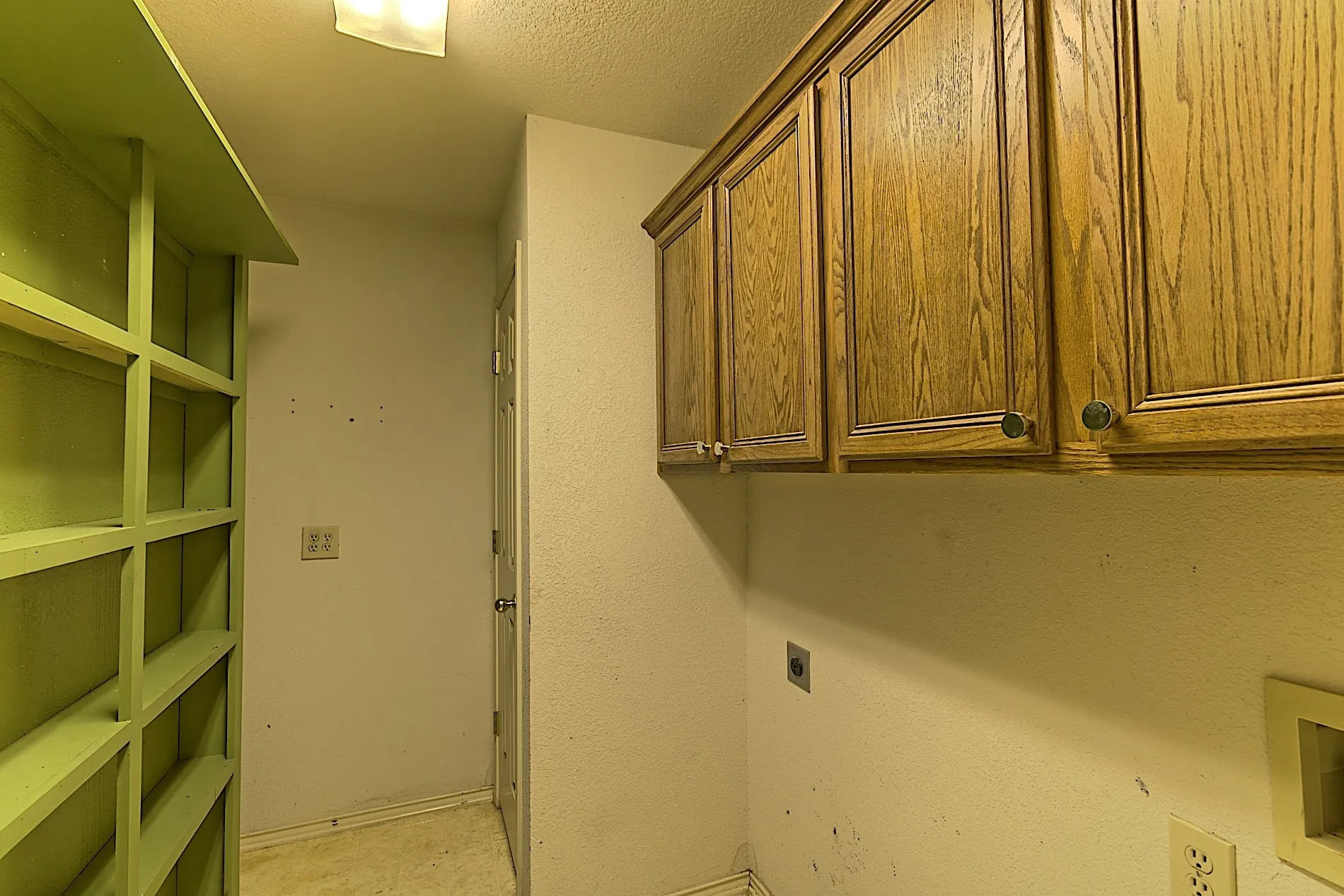 Single Family Residence For Sale in Kaufman County , 913 York Street, Forney, Texas 75126, 3 Bedroom, 2 Bathroom, 3 Garage spaces, 1,879 Sqft, built in 1994, mls#21378074, Real Estate Agent in Forney, Homes For Sale in Kaufman county, Homes For Sale in Forney, Realtor in Forney Texas, Real Estate Brokerage Independent Realty Texas, Luminita Cordes Realtor