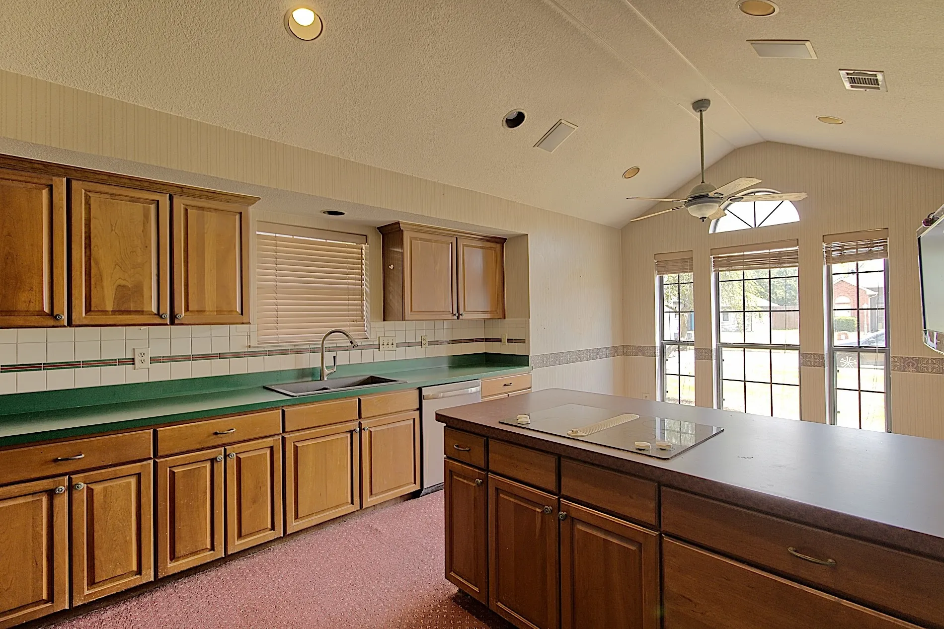 Single Family Residence For Sale in Kaufman County , 913 York Street, Forney, Texas 75126, 3 Bedroom, 2 Bathroom, 3 Garage spaces, 1,879 Sqft, built in 1994, mls#21378074, Real Estate Agent in Forney, Homes For Sale in Kaufman county, Homes For Sale in Forney, Realtor in Forney Texas, Real Estate Brokerage Independent Realty Texas, Luminita Cordes Realtor
