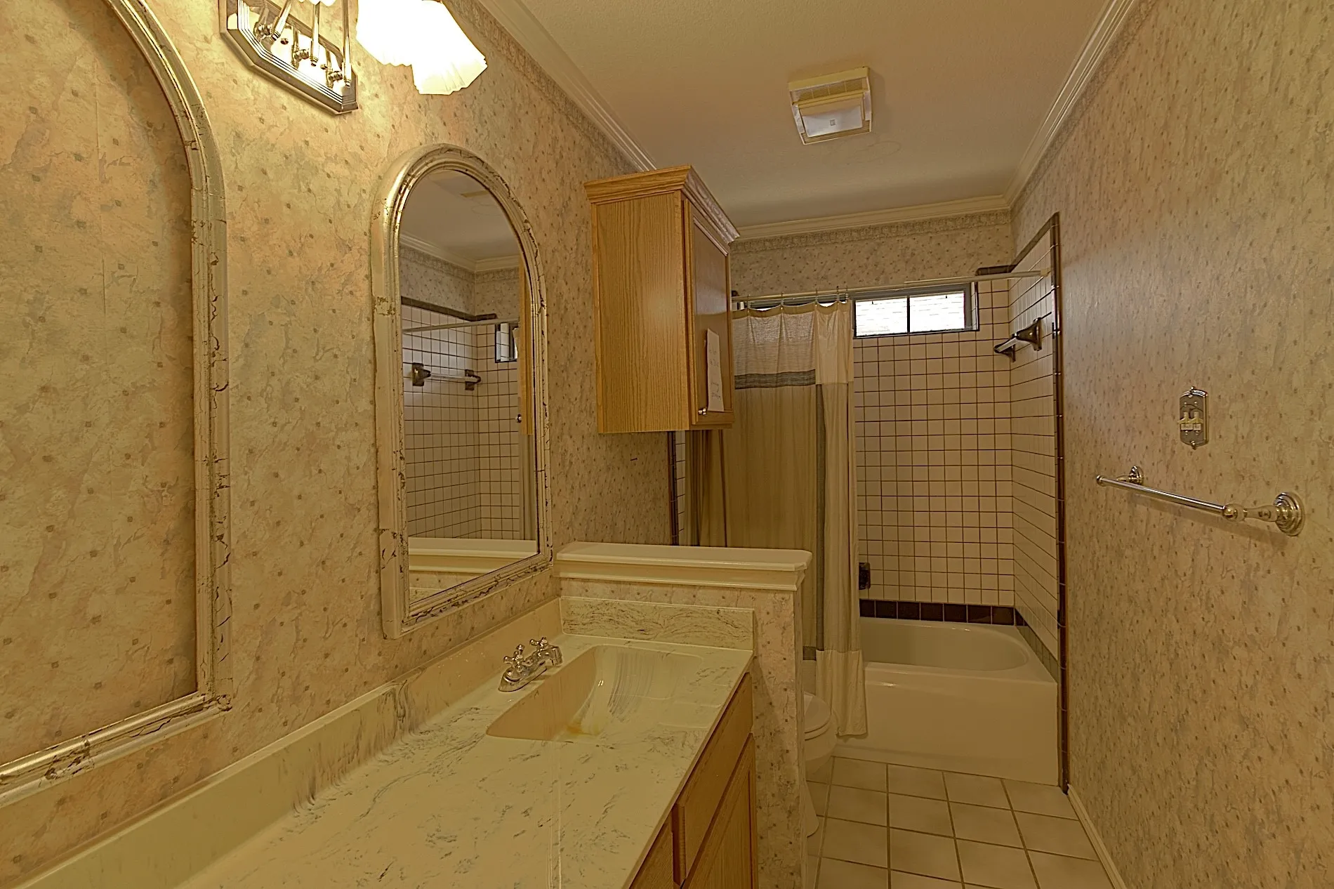 Single Family Residence For Sale in Kaufman County , 913 York Street, Forney, Texas 75126, 3 Bedroom, 2 Bathroom, 3 Garage spaces, 1,879 Sqft, built in 1994, mls#21378074, Real Estate Agent in Forney, Homes For Sale in Kaufman county, Homes For Sale in Forney, Realtor in Forney Texas, Real Estate Brokerage Independent Realty Texas, Luminita Cordes Realtor