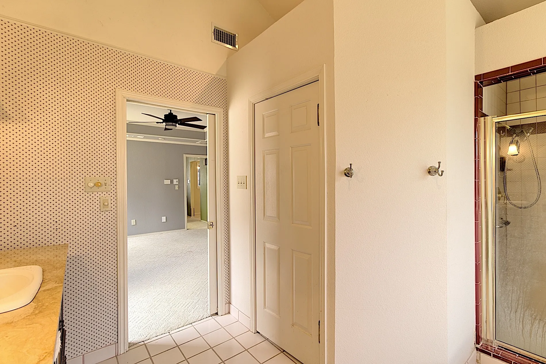 Single Family Residence For Sale in Kaufman County , 913 York Street, Forney, Texas 75126, 3 Bedroom, 2 Bathroom, 3 Garage spaces, 1,879 Sqft, built in 1994, mls#21378074, Real Estate Agent in Forney, Homes For Sale in Kaufman county, Homes For Sale in Forney, Realtor in Forney Texas, Real Estate Brokerage Independent Realty Texas, Luminita Cordes Realtor
