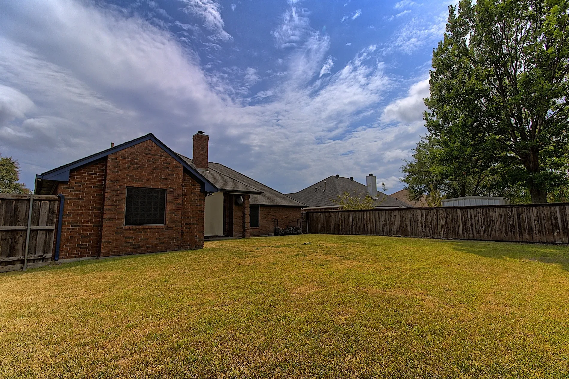 Single Family Residence For Sale in Kaufman County , 913 York Street, Forney, Texas 75126, 3 Bedroom, 2 Bathroom, 3 Garage spaces, 1,879 Sqft, built in 1994, mls#21378074, Real Estate Agent in Forney, Homes For Sale in Kaufman county, Homes For Sale in Forney, Realtor in Forney Texas, Real Estate Brokerage Independent Realty Texas, Luminita Cordes Realtor