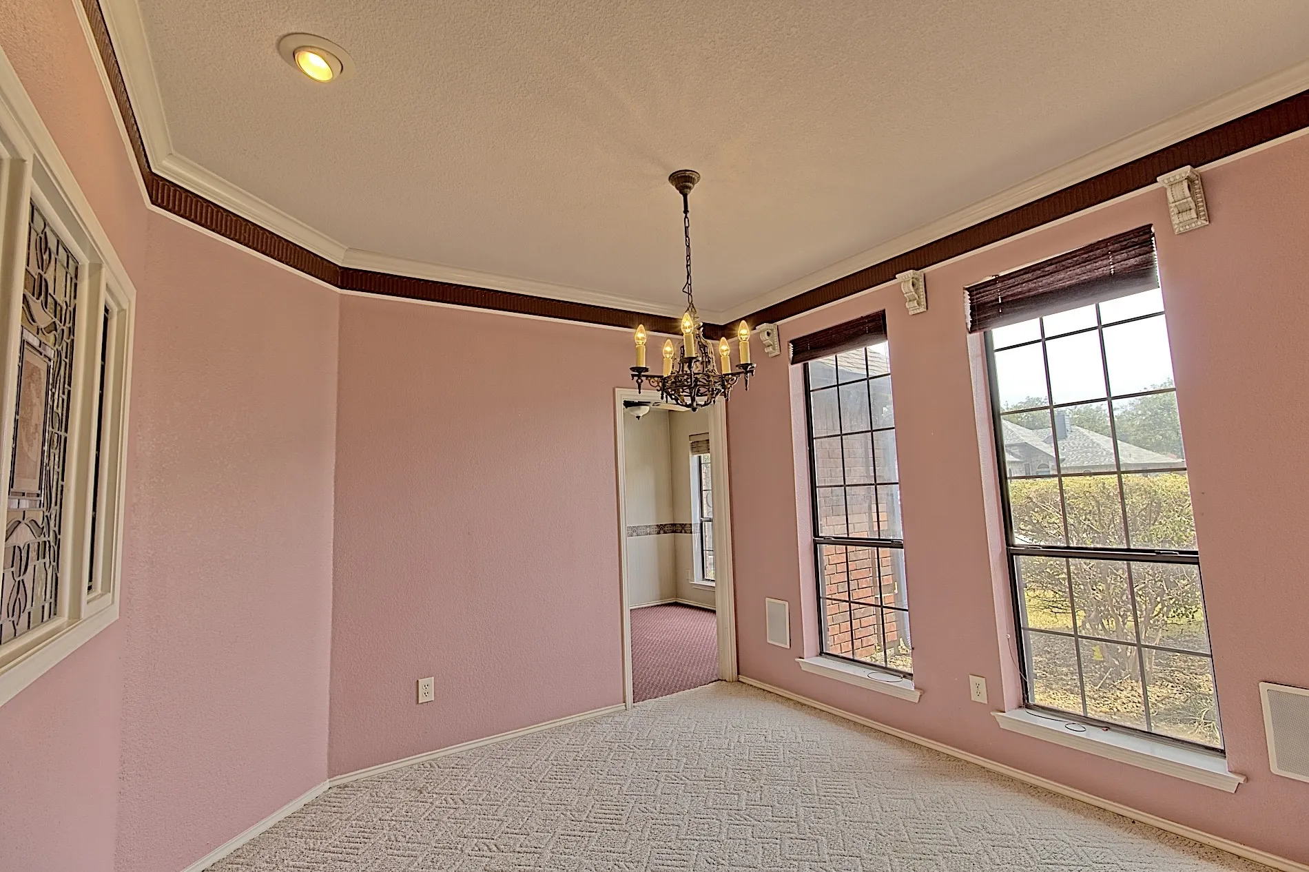 Single Family Residence For Sale in Kaufman County , 913 York Street, Forney, Texas 75126, 3 Bedroom, 2 Bathroom, 3 Garage spaces, 1,879 Sqft, built in 1994, mls#21378074, Real Estate Agent in Forney, Homes For Sale in Kaufman county, Homes For Sale in Forney, Realtor in Forney Texas, Real Estate Brokerage Independent Realty Texas, Luminita Cordes Realtor