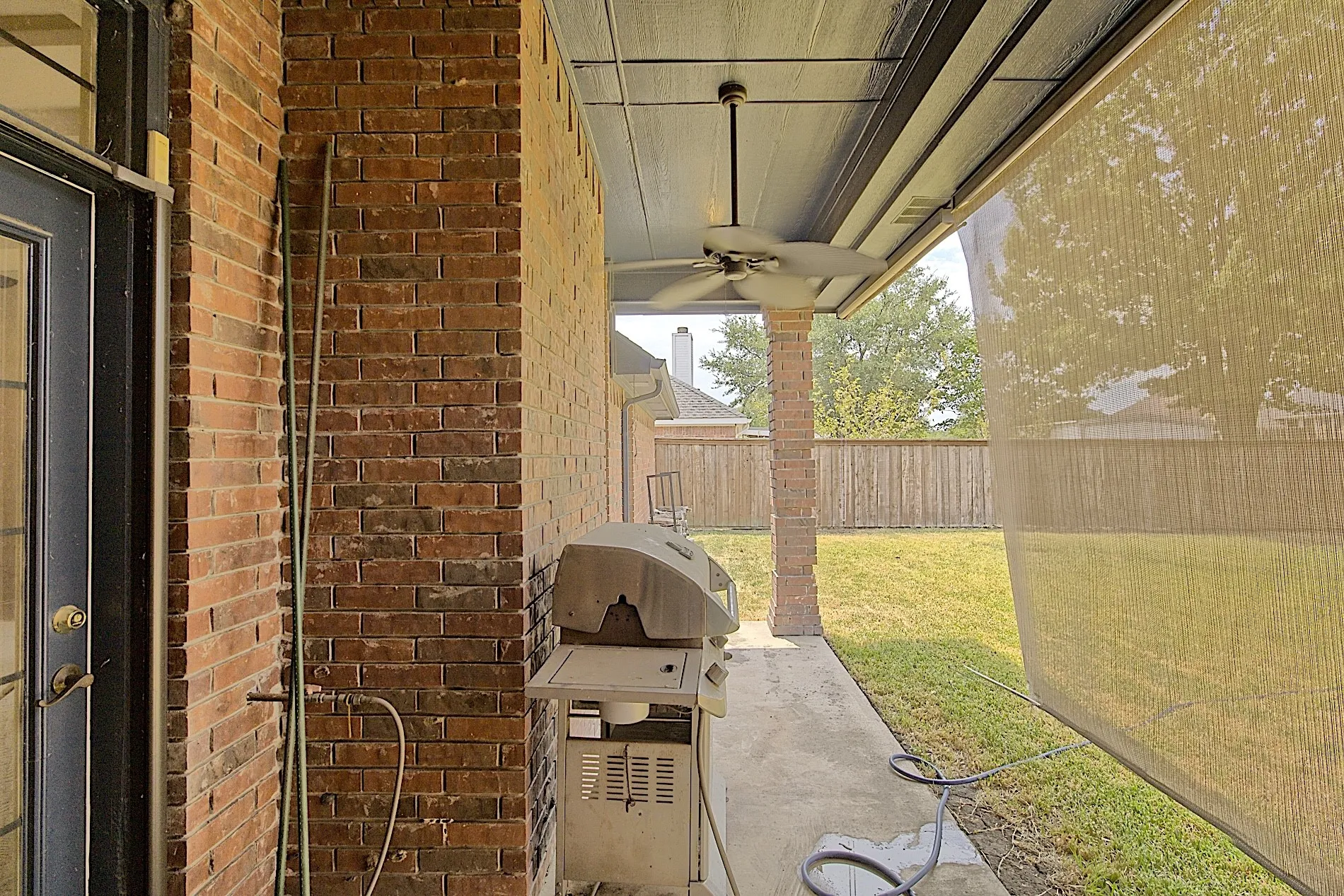 Single Family Residence For Sale in Kaufman County , 913 York Street, Forney, Texas 75126, 3 Bedroom, 2 Bathroom, 3 Garage spaces, 1,879 Sqft, built in 1994, mls#21378074, Real Estate Agent in Forney, Homes For Sale in Kaufman county, Homes For Sale in Forney, Realtor in Forney Texas, Real Estate Brokerage Independent Realty Texas, Luminita Cordes Realtor