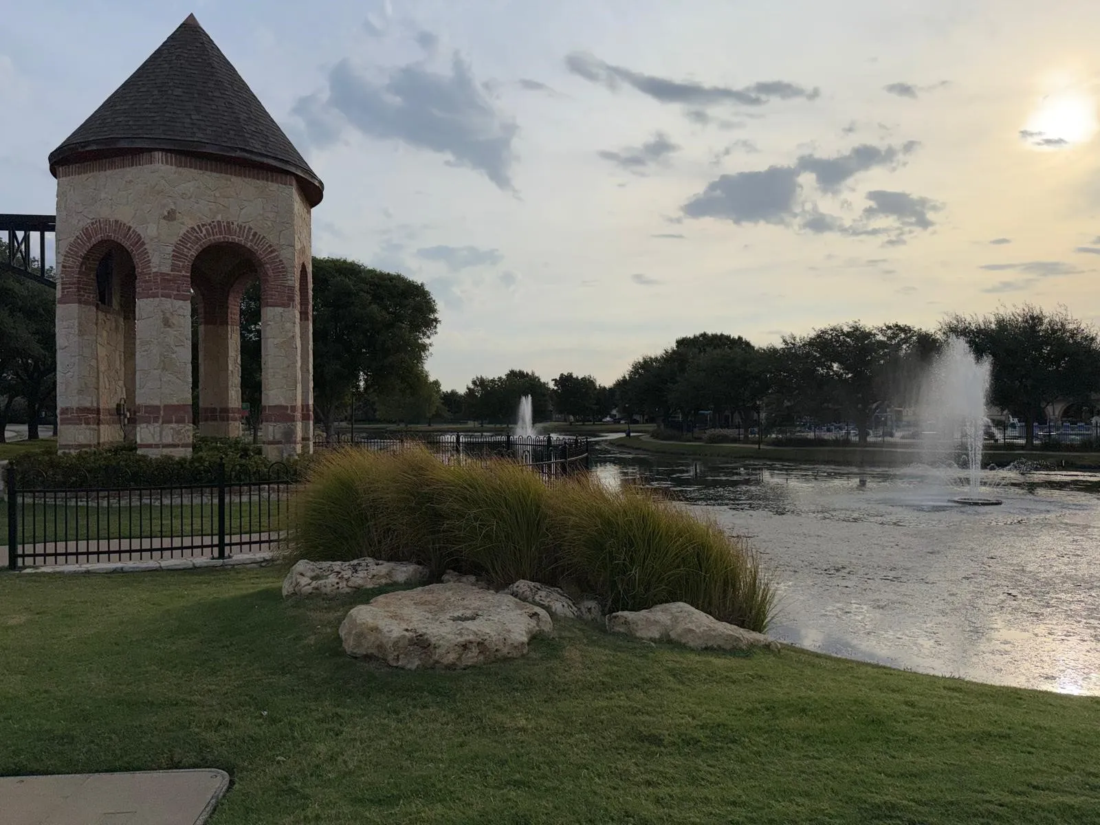 Single Family Residence For Sale in Dallas County , 8113 Sawgrass Lane, Rowlett, Texas 75089, 4 Bedroom, 2 Bathroom, 2 Garage spaces, 2,215 Sqft, built in 2000, mls#21364142, Real Estate Agent in Rowlett, Homes For Sale in Dallas county, Homes For Sale in Rowlett, Realtor in Rowlett Texas, Real Estate Brokerage Independent Realty Texas, Luminita Cordes Realtor