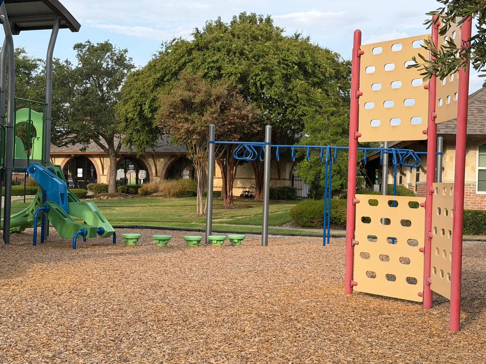 Single Family Residence For Sale in Dallas County , 8113 Sawgrass Lane, Rowlett, Texas 75089, 4 Bedroom, 2 Bathroom, 2 Garage spaces, 2,215 Sqft, built in 2000, mls#21364142, Real Estate Agent in Rowlett, Homes For Sale in Dallas county, Homes For Sale in Rowlett, Realtor in Rowlett Texas, Real Estate Brokerage Independent Realty Texas, Luminita Cordes Realtor