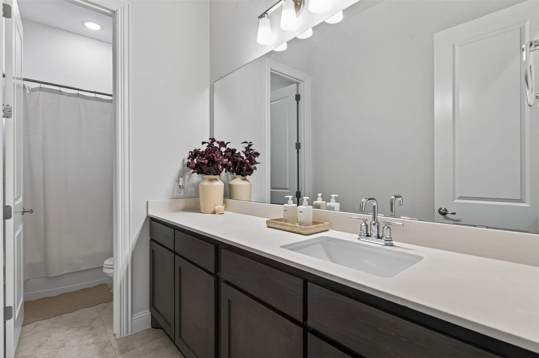 Single Family Residence For Sale in Dallas County , 1820 Acorn Creek Circle, Mesquite, Texas 75181, 3 Bedroom, 2 Bathroom, 2 Garage spaces, 2,472 Sqft, built in 2024, mls#21374064, Real Estate Agent in Mesquite, Homes For Sale in Dallas county, Homes For Sale in Mesquite, Realtor in Mesquite Texas, Real Estate Brokerage Independent Realty Texas, Luminita Cordes Realtor
