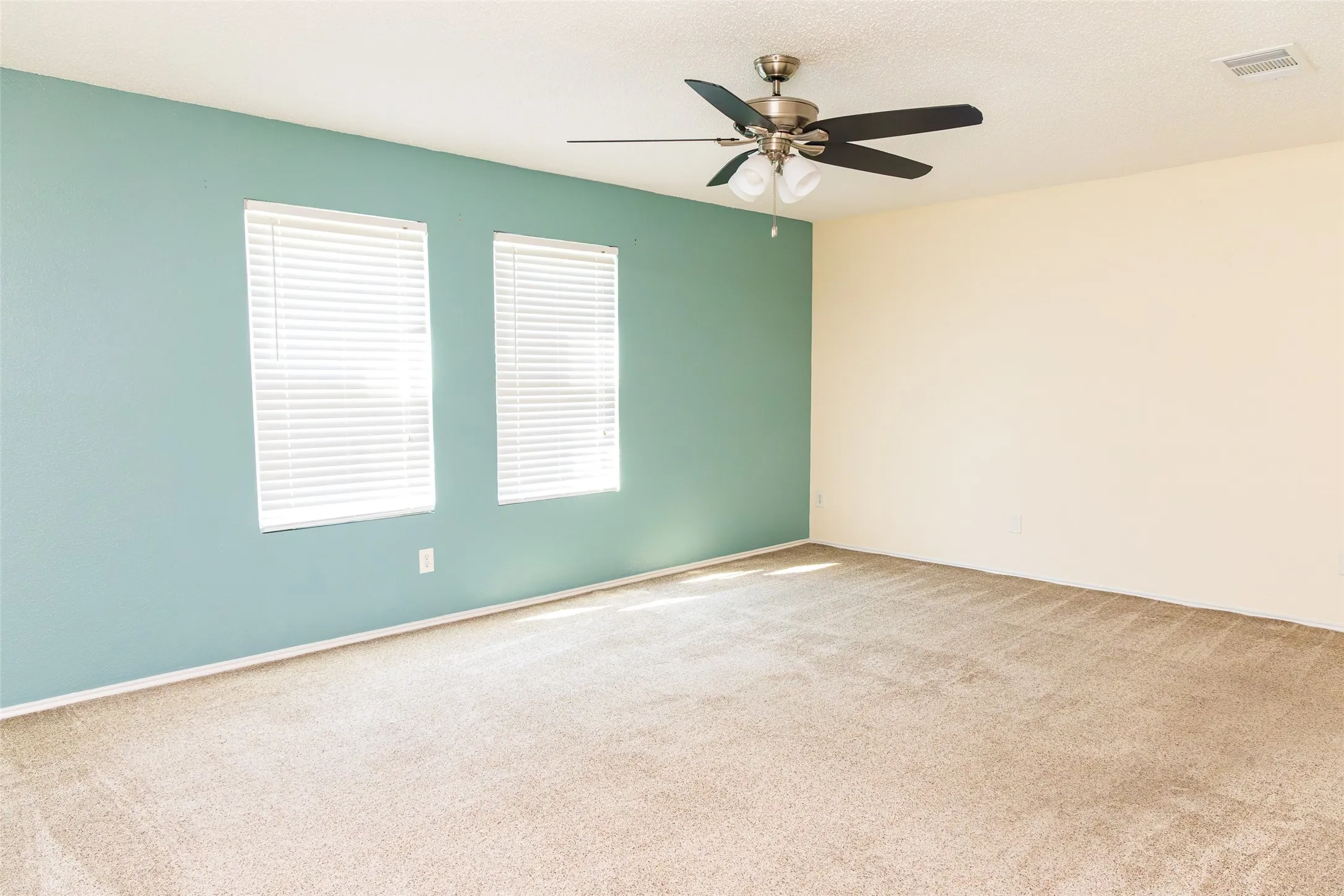 Single Family Residence For Sale in Tarrant County , 5537 Camarillo Drive, Fort Worth, Texas 76244, 4 Bedroom, 4 Bathroom, 2 Garage spaces, 2,519 Sqft, built in 2002, mls#21376222, Real Estate Agent in Fort Worth, Homes For Sale in Tarrant county, Homes For Sale in Fort Worth, Realtor in Fort Worth Texas, Real Estate Brokerage Independent Realty Texas, Luminita Cordes Realtor
