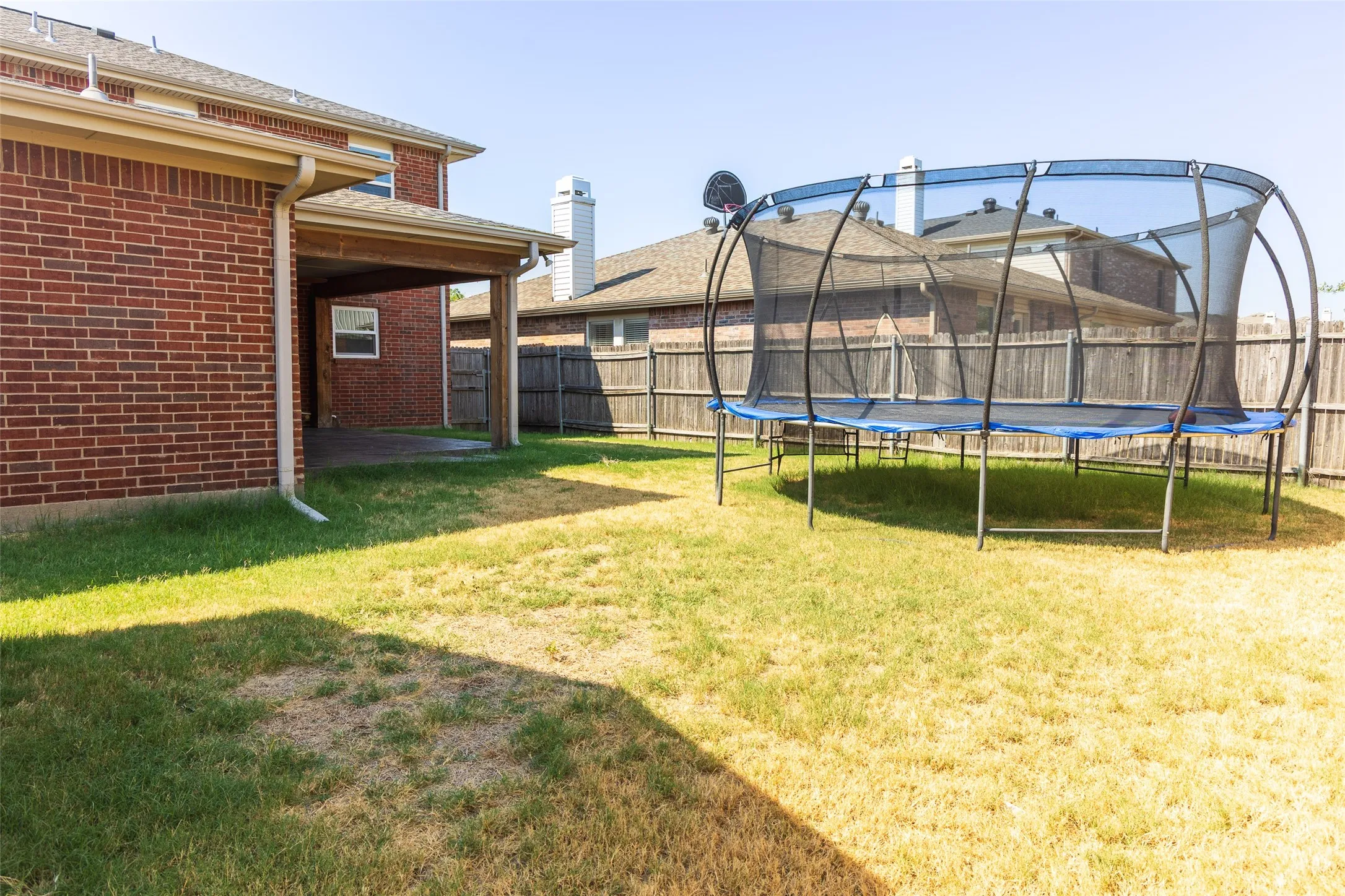 Single Family Residence For Sale in Tarrant County , 5537 Camarillo Drive, Fort Worth, Texas 76244, 4 Bedroom, 4 Bathroom, 2 Garage spaces, 2,519 Sqft, built in 2002, mls#21376222, Real Estate Agent in Fort Worth, Homes For Sale in Tarrant county, Homes For Sale in Fort Worth, Realtor in Fort Worth Texas, Real Estate Brokerage Independent Realty Texas, Luminita Cordes Realtor