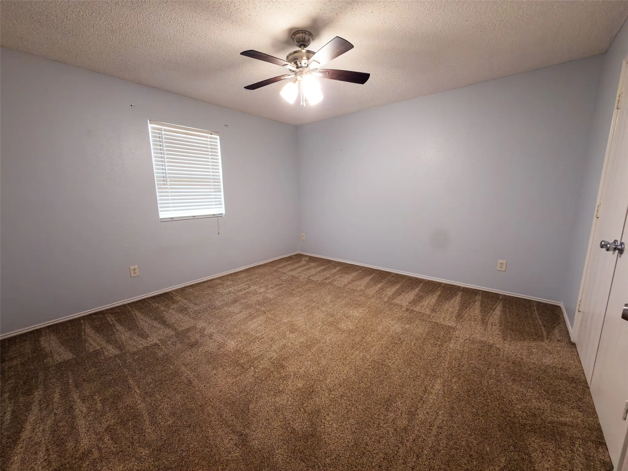 Single Family Residence For Sale in Tarrant County , 5537 Camarillo Drive, Fort Worth, Texas 76244, 4 Bedroom, 4 Bathroom, 2 Garage spaces, 2,519 Sqft, built in 2002, mls#21376222, Real Estate Agent in Fort Worth, Homes For Sale in Tarrant county, Homes For Sale in Fort Worth, Realtor in Fort Worth Texas, Real Estate Brokerage Independent Realty Texas, Luminita Cordes Realtor