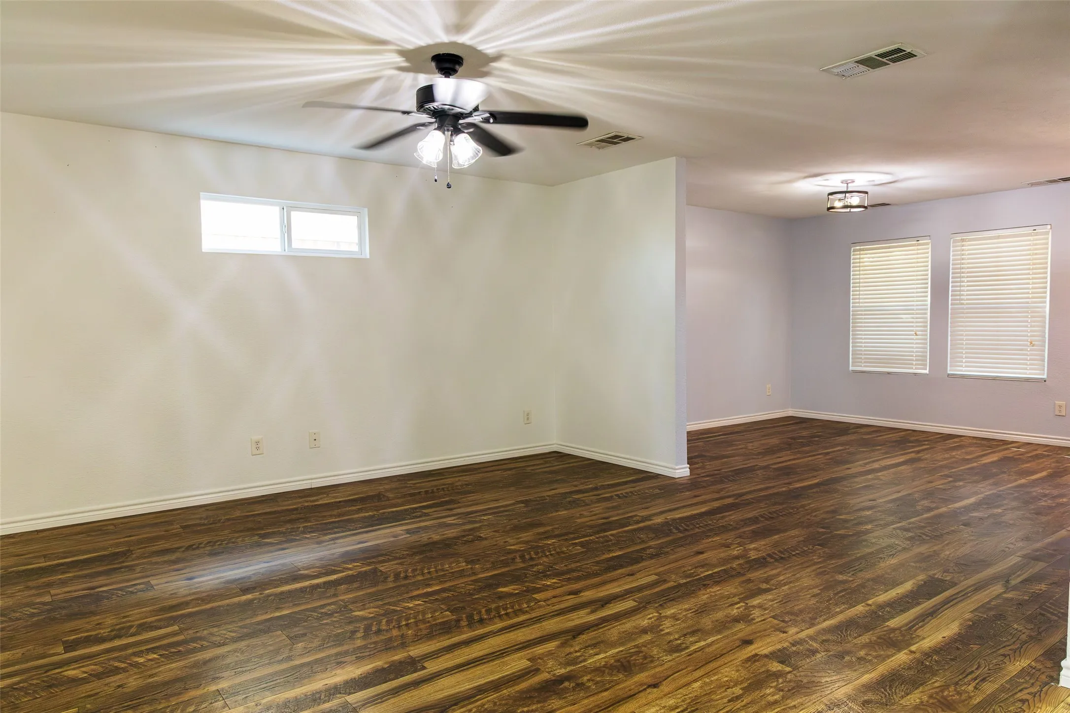 Single Family Residence For Sale in Tarrant County , 5537 Camarillo Drive, Fort Worth, Texas 76244, 4 Bedroom, 4 Bathroom, 2 Garage spaces, 2,519 Sqft, built in 2002, mls#21376222, Real Estate Agent in Fort Worth, Homes For Sale in Tarrant county, Homes For Sale in Fort Worth, Realtor in Fort Worth Texas, Real Estate Brokerage Independent Realty Texas, Luminita Cordes Realtor