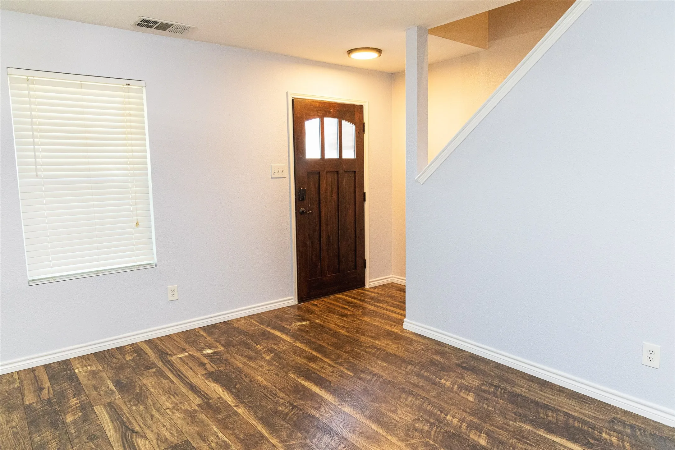 Single Family Residence For Sale in Tarrant County , 5537 Camarillo Drive, Fort Worth, Texas 76244, 4 Bedroom, 4 Bathroom, 2 Garage spaces, 2,519 Sqft, built in 2002, mls#21376222, Real Estate Agent in Fort Worth, Homes For Sale in Tarrant county, Homes For Sale in Fort Worth, Realtor in Fort Worth Texas, Real Estate Brokerage Independent Realty Texas, Luminita Cordes Realtor