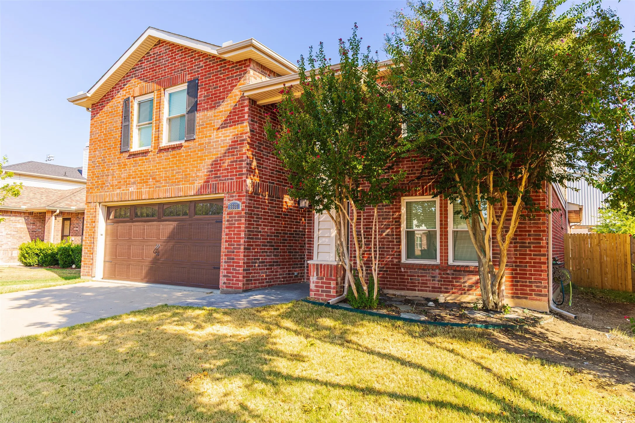 Single Family Residence For Sale in Tarrant County , 5537 Camarillo Drive, Fort Worth, Texas 76244, 4 Bedroom, 4 Bathroom, 2 Garage spaces, 2,519 Sqft, built in 2002, mls#21376222, Real Estate Agent in Fort Worth, Homes For Sale in Tarrant county, Homes For Sale in Fort Worth, Realtor in Fort Worth Texas, Real Estate Brokerage Independent Realty Texas, Luminita Cordes Realtor