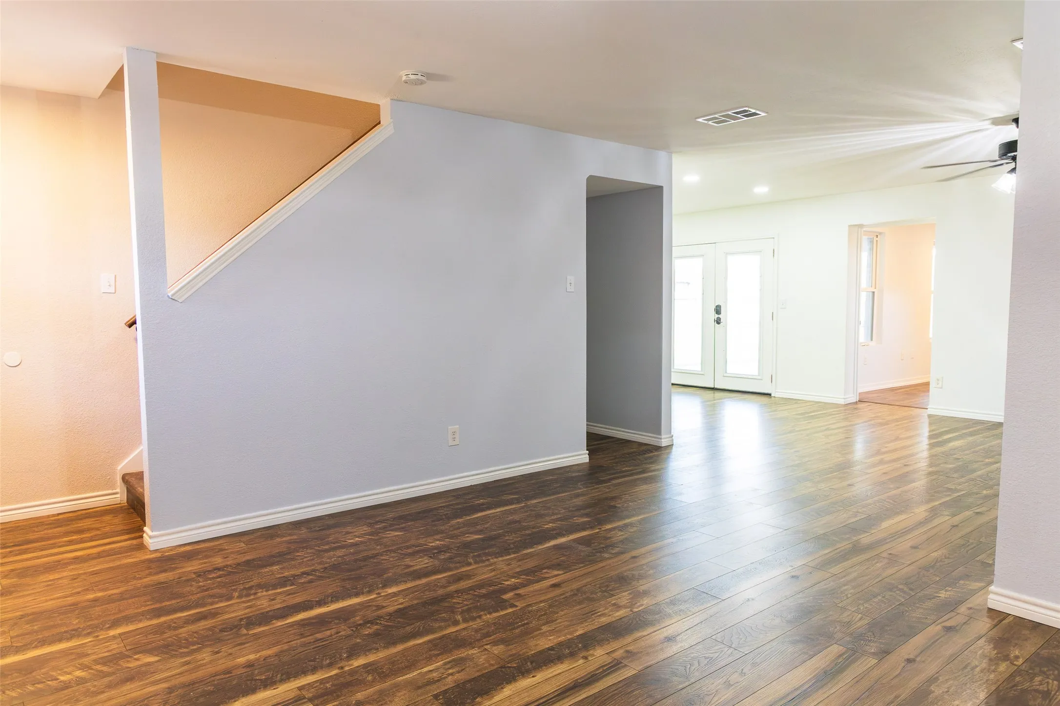 Single Family Residence For Sale in Tarrant County , 5537 Camarillo Drive, Fort Worth, Texas 76244, 4 Bedroom, 4 Bathroom, 2 Garage spaces, 2,519 Sqft, built in 2002, mls#21376222, Real Estate Agent in Fort Worth, Homes For Sale in Tarrant county, Homes For Sale in Fort Worth, Realtor in Fort Worth Texas, Real Estate Brokerage Independent Realty Texas, Luminita Cordes Realtor