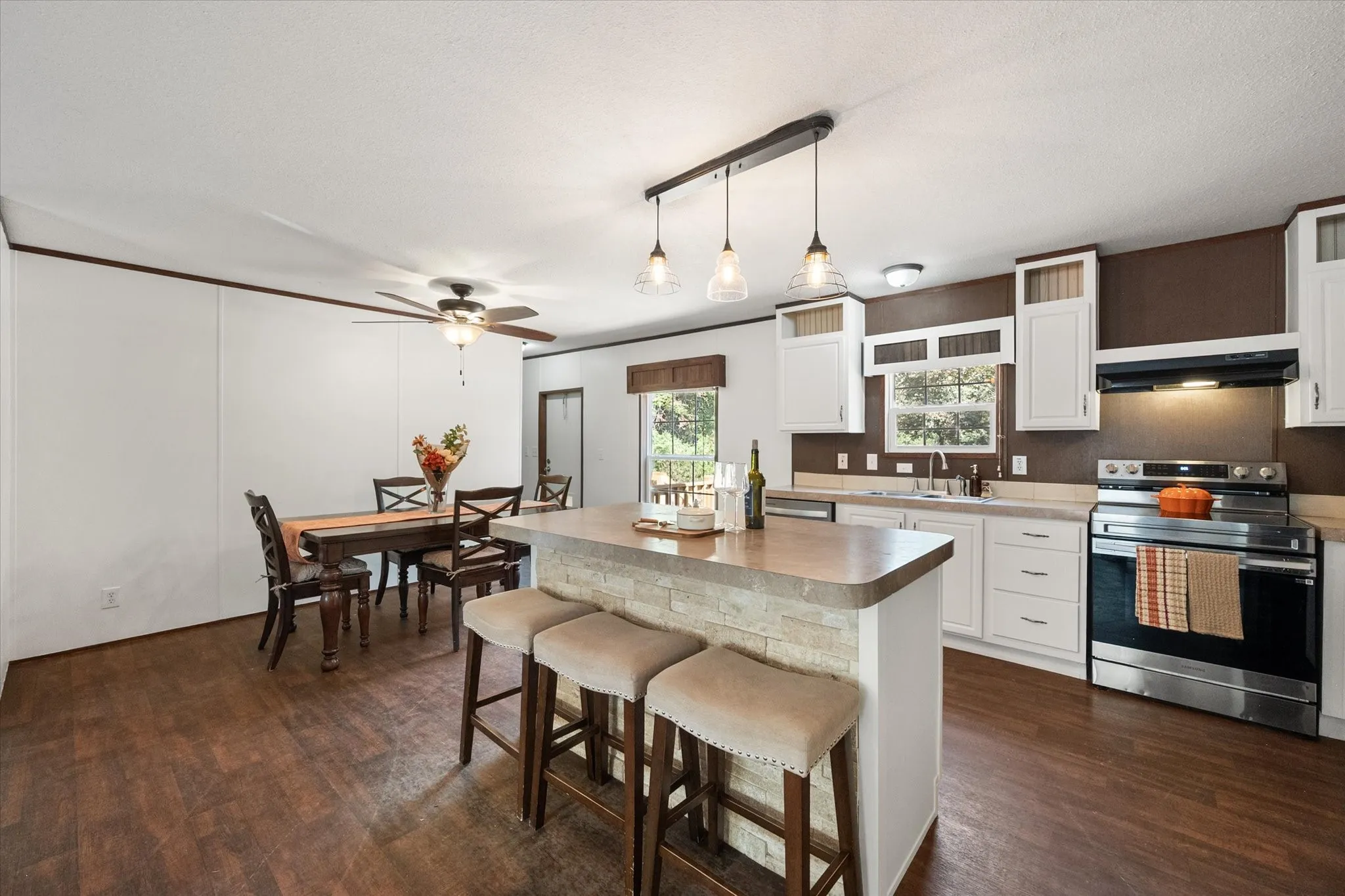 Manufactured Home For Sale in Freestone County , 139 PR 440, Buffalo, Texas 75831, 3 Bedroom, 2 Bathroom, Garage spaces, 1,440 Sqft, built in 2017, mls#21376403, Real Estate Agent in Buffalo, Homes For Sale in Freestone county, Homes For Sale in Buffalo, Realtor in Buffalo Texas, Real Estate Brokerage Independent Realty Texas, Luminita Cordes Realtor