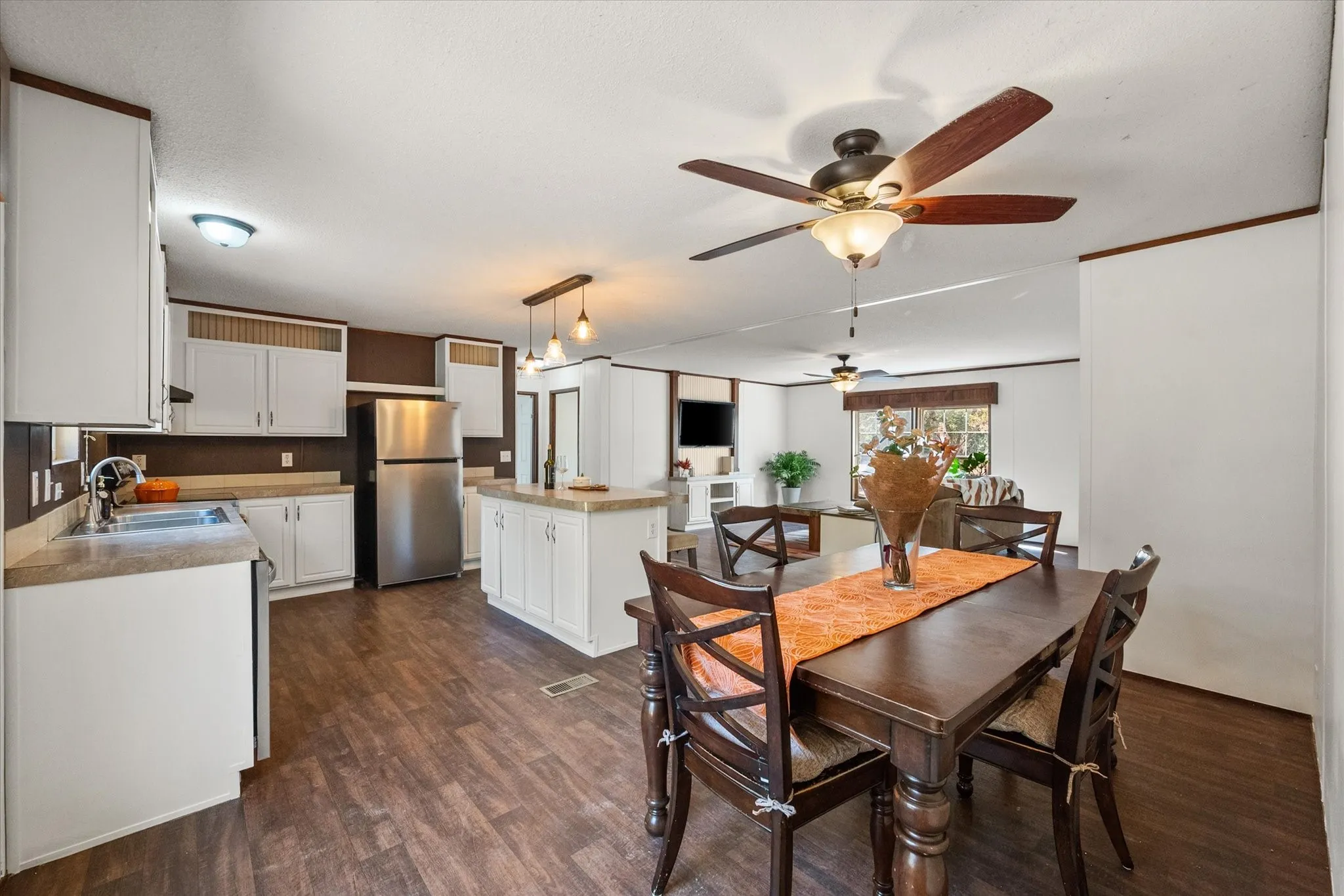 Manufactured Home For Sale in Freestone County , 139 PR 440, Buffalo, Texas 75831, 3 Bedroom, 2 Bathroom, Garage spaces, 1,440 Sqft, built in 2017, mls#21376403, Real Estate Agent in Buffalo, Homes For Sale in Freestone county, Homes For Sale in Buffalo, Realtor in Buffalo Texas, Real Estate Brokerage Independent Realty Texas, Luminita Cordes Realtor