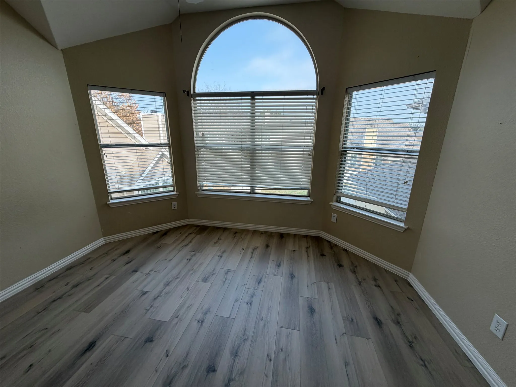 Single Family Residence For Rent in Denton County , 1026 Elm Drive, Providence Village, Texas 76227, 5 Bedroom, 4 Bathroom, 2 Garage spaces, 2,100 Sqft, built in 2002, mls#21378123, Real Estate Agent in Providence Village, Homes For Rent in Denton county, Homes For Rent in Providence Village, Realtor in Providence Village Texas, Real Estate Brokerage Independent Realty Texas, Luminita Cordes Realtor