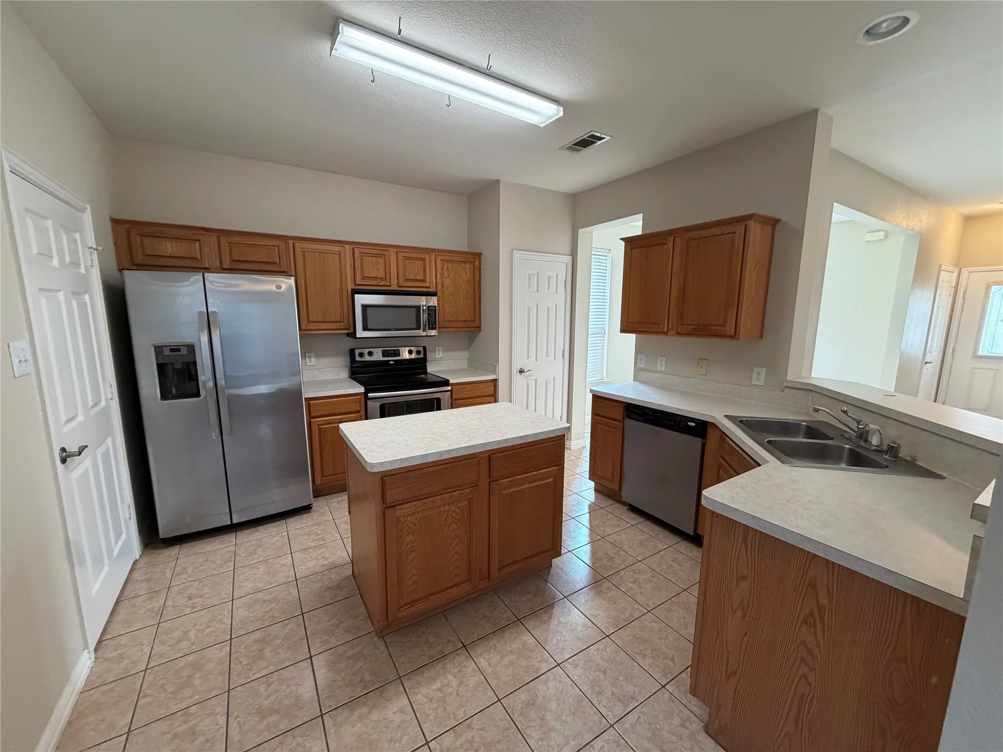 Single Family Residence For Rent in Denton County , 1026 Elm Drive, Providence Village, Texas 76227, 5 Bedroom, 4 Bathroom, 2 Garage spaces, 2,100 Sqft, built in 2002, mls#21378123, Real Estate Agent in Providence Village, Homes For Rent in Denton county, Homes For Rent in Providence Village, Realtor in Providence Village Texas, Real Estate Brokerage Independent Realty Texas, Luminita Cordes Realtor