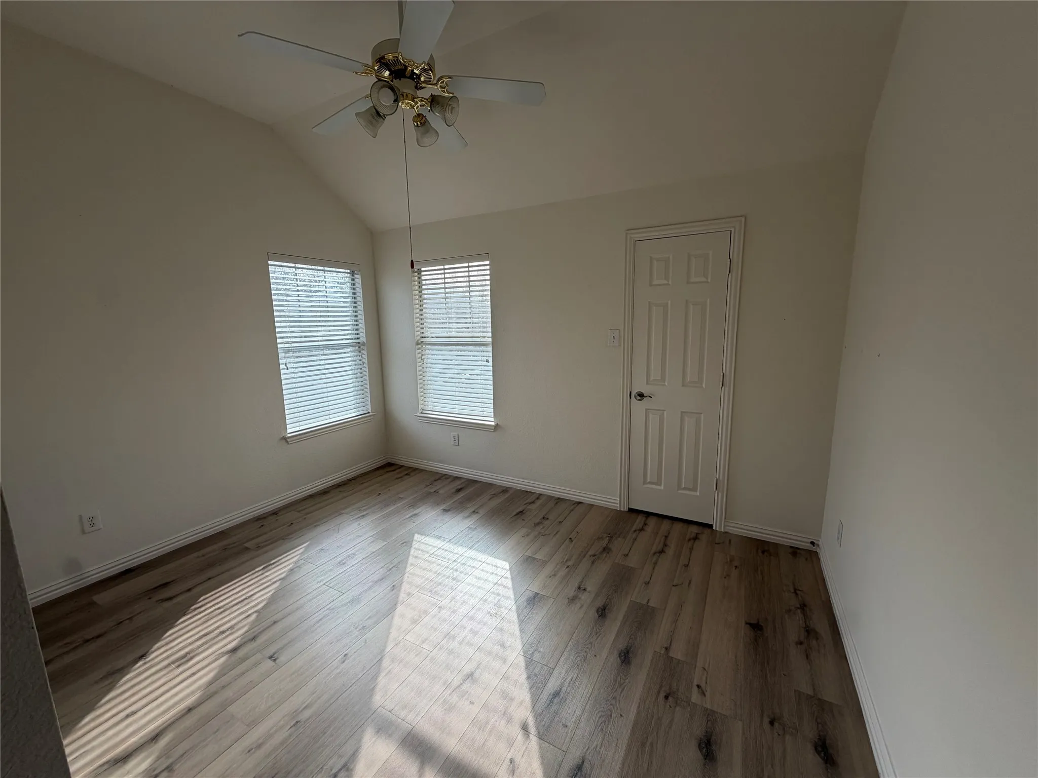 Single Family Residence For Rent in Denton County , 1026 Elm Drive, Providence Village, Texas 76227, 5 Bedroom, 4 Bathroom, 2 Garage spaces, 2,100 Sqft, built in 2002, mls#21378123, Real Estate Agent in Providence Village, Homes For Rent in Denton county, Homes For Rent in Providence Village, Realtor in Providence Village Texas, Real Estate Brokerage Independent Realty Texas, Luminita Cordes Realtor