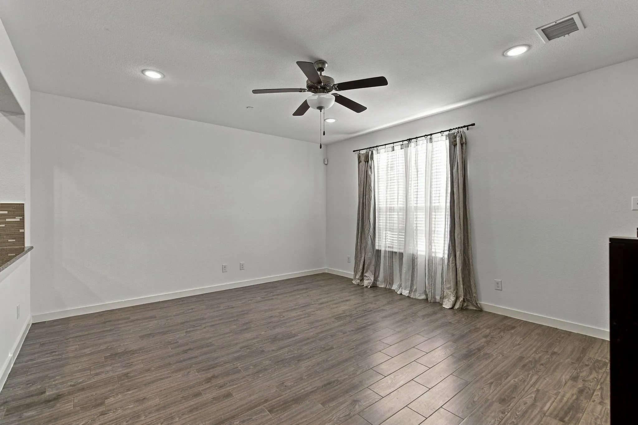 Townhouse For Rent in Collin County , 3958 Sukay Drive, Mc Kinney, Texas 75070, 3 Bedroom, 3 Bathroom, 2 Garage spaces, 1,695 Sqft, built in 2018, mls#21376962, Real Estate Agent in Mc Kinney, Homes For Rent in Collin county, Homes For Rent in Mc Kinney, Realtor in Mc Kinney Texas, Real Estate Brokerage Independent Realty Texas, Luminita Cordes Realtor