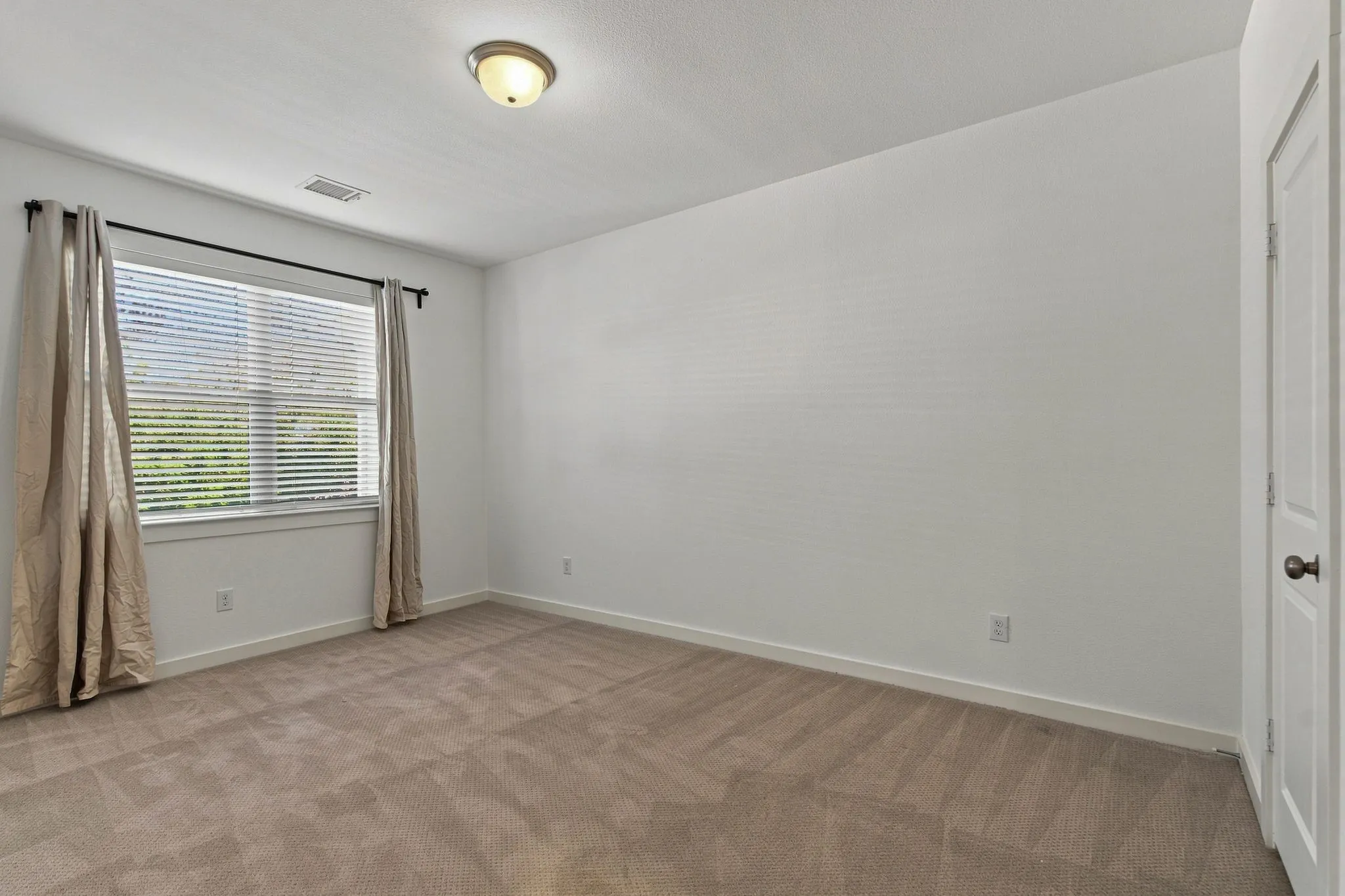 Townhouse For Rent in Collin County , 3958 Sukay Drive, Mc Kinney, Texas 75070, 3 Bedroom, 3 Bathroom, 2 Garage spaces, 1,695 Sqft, built in 2018, mls#21376962, Real Estate Agent in Mc Kinney, Homes For Rent in Collin county, Homes For Rent in Mc Kinney, Realtor in Mc Kinney Texas, Real Estate Brokerage Independent Realty Texas, Luminita Cordes Realtor