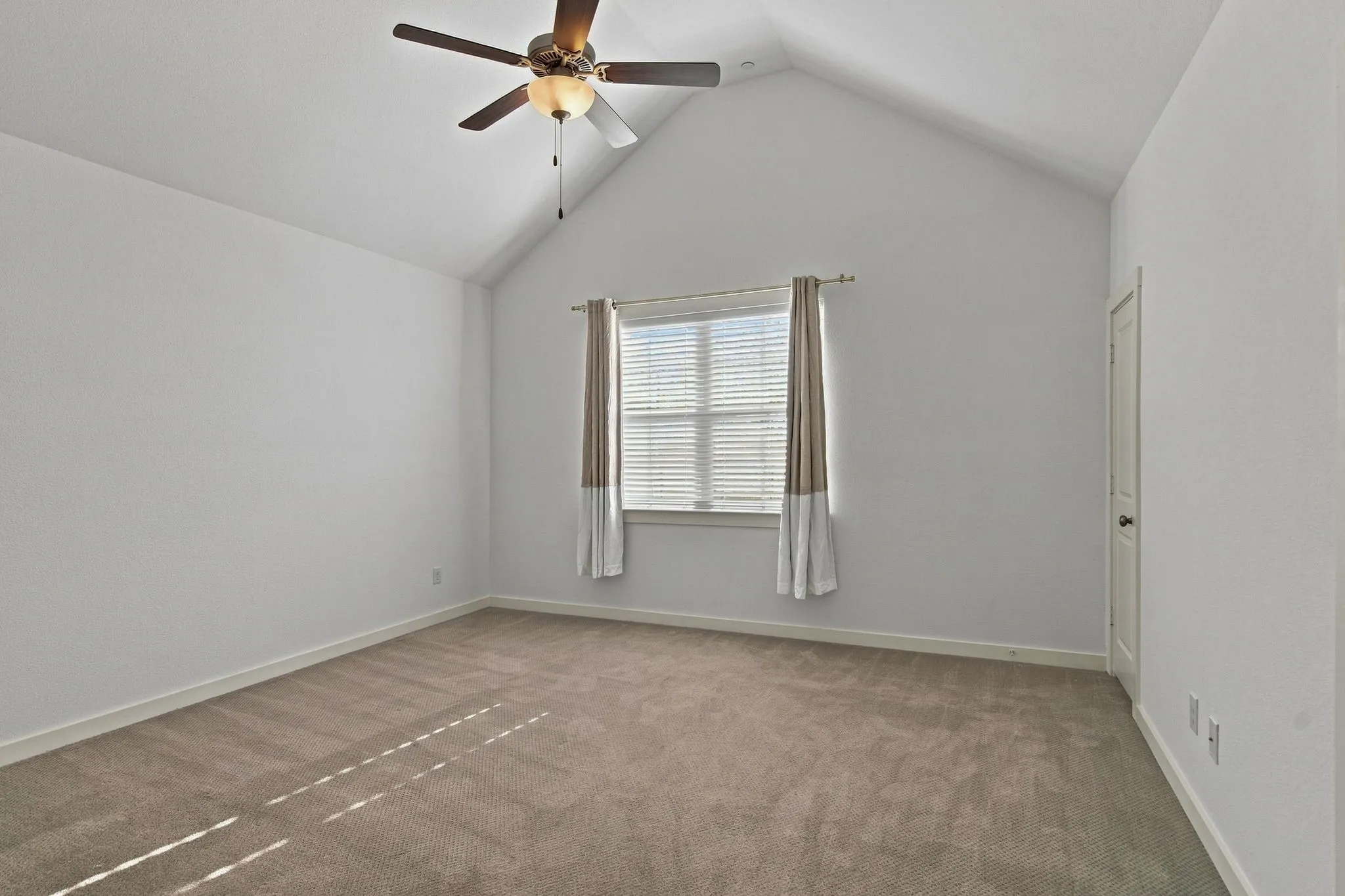 Townhouse For Rent in Collin County , 3958 Sukay Drive, Mc Kinney, Texas 75070, 3 Bedroom, 3 Bathroom, 2 Garage spaces, 1,695 Sqft, built in 2018, mls#21376962, Real Estate Agent in Mc Kinney, Homes For Rent in Collin county, Homes For Rent in Mc Kinney, Realtor in Mc Kinney Texas, Real Estate Brokerage Independent Realty Texas, Luminita Cordes Realtor