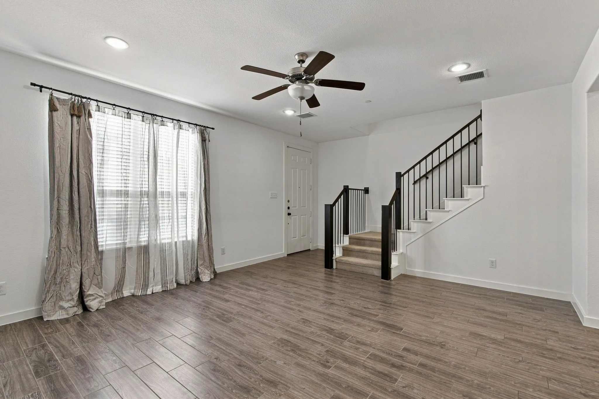 Townhouse For Rent in Collin County , 3958 Sukay Drive, Mc Kinney, Texas 75070, 3 Bedroom, 3 Bathroom, 2 Garage spaces, 1,695 Sqft, built in 2018, mls#21376962, Real Estate Agent in Mc Kinney, Homes For Rent in Collin county, Homes For Rent in Mc Kinney, Realtor in Mc Kinney Texas, Real Estate Brokerage Independent Realty Texas, Luminita Cordes Realtor