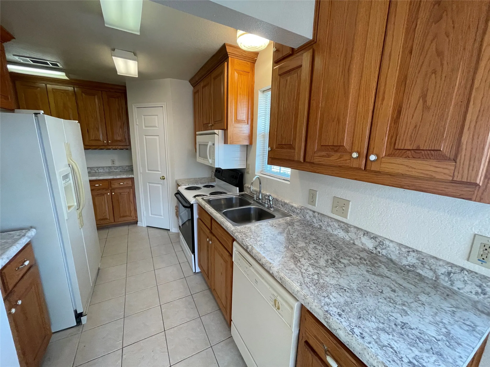 Duplex For Rent in Dallas County , 4920 Morningside Drive, Mesquite, Texas 75150, 2 Bedroom, 2 Bathroom, Garage spaces, 1,174 Sqft, built in 2003, mls#21378129, Real Estate Agent in Mesquite, Homes For Rent in Dallas county, Homes For Rent in Mesquite, Realtor in Mesquite Texas, Real Estate Brokerage Independent Realty Texas, Luminita Cordes Realtor