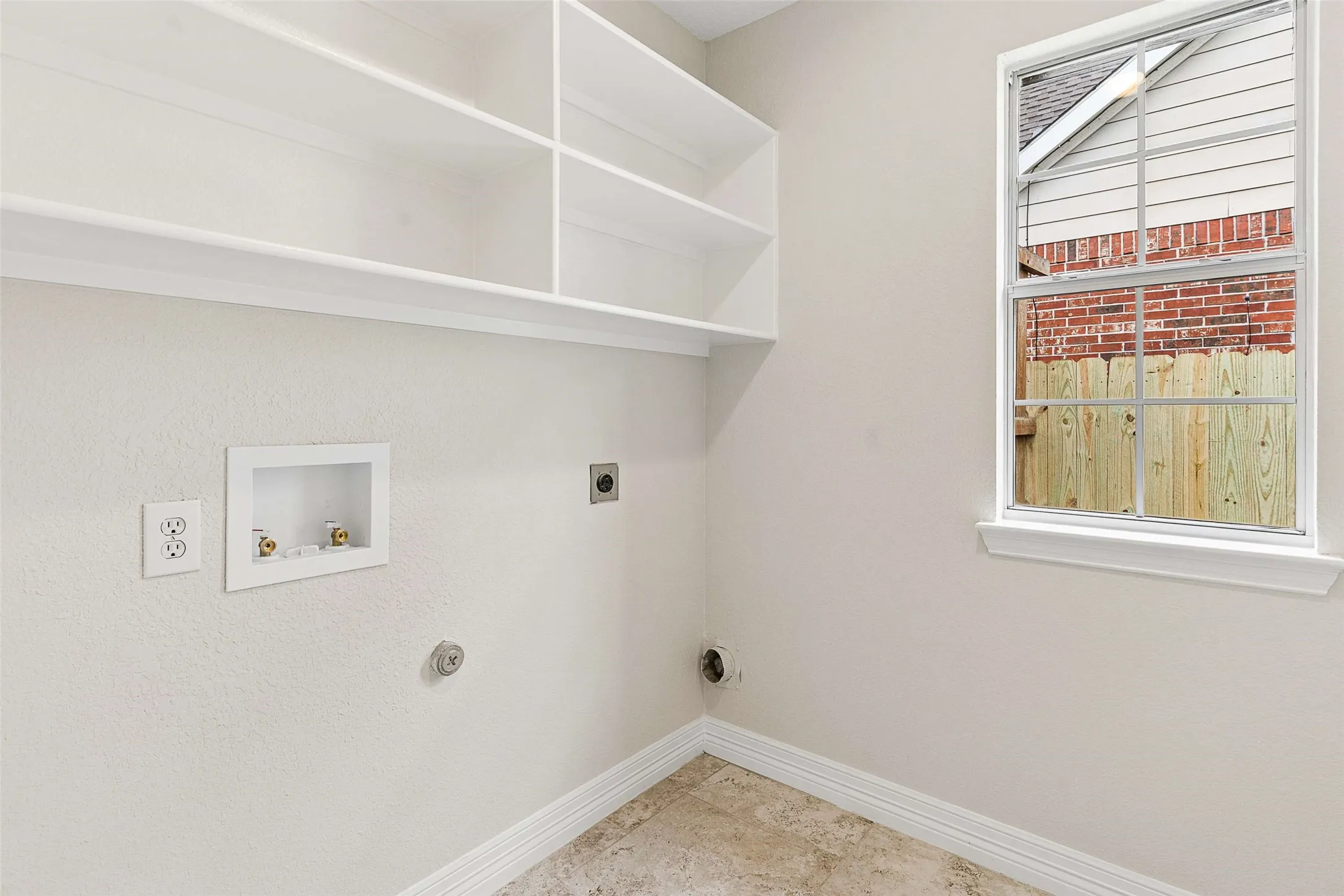 Single Family Residence For Sale in Dallas County , 633 Trail Lake Drive, Richardson, Texas 75081, 4 Bedroom, 2 Bathroom, 2 Garage spaces, 2,041 Sqft, built in 2001, mls#21378124, Real Estate Agent in Richardson, Homes For Sale in Dallas county, Homes For Sale in Richardson, Realtor in Richardson Texas, Real Estate Brokerage Independent Realty Texas, Luminita Cordes Realtor