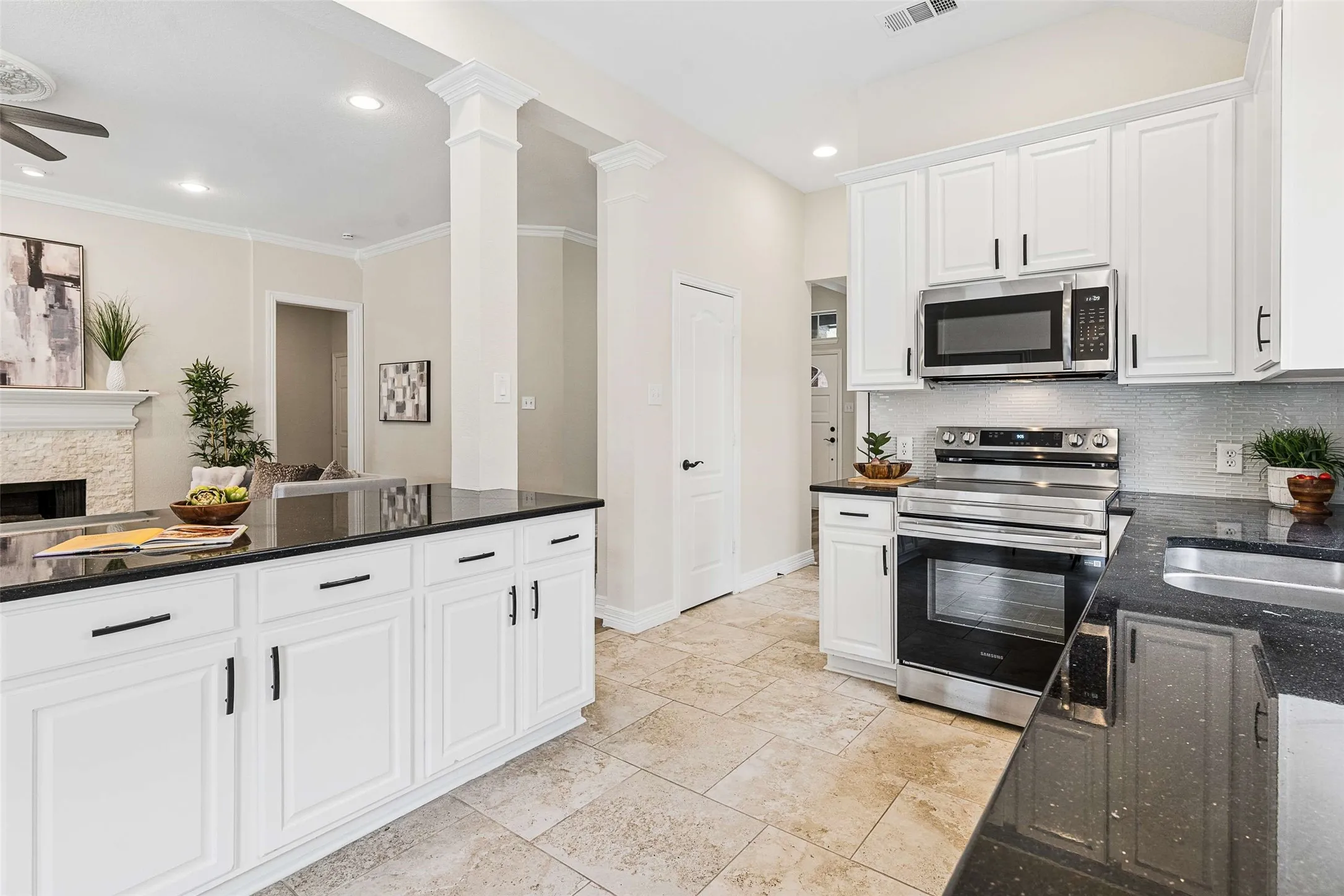 Single Family Residence For Sale in Dallas County , 633 Trail Lake Drive, Richardson, Texas 75081, 4 Bedroom, 2 Bathroom, 2 Garage spaces, 2,041 Sqft, built in 2001, mls#21378124, Real Estate Agent in Richardson, Homes For Sale in Dallas county, Homes For Sale in Richardson, Realtor in Richardson Texas, Real Estate Brokerage Independent Realty Texas, Luminita Cordes Realtor