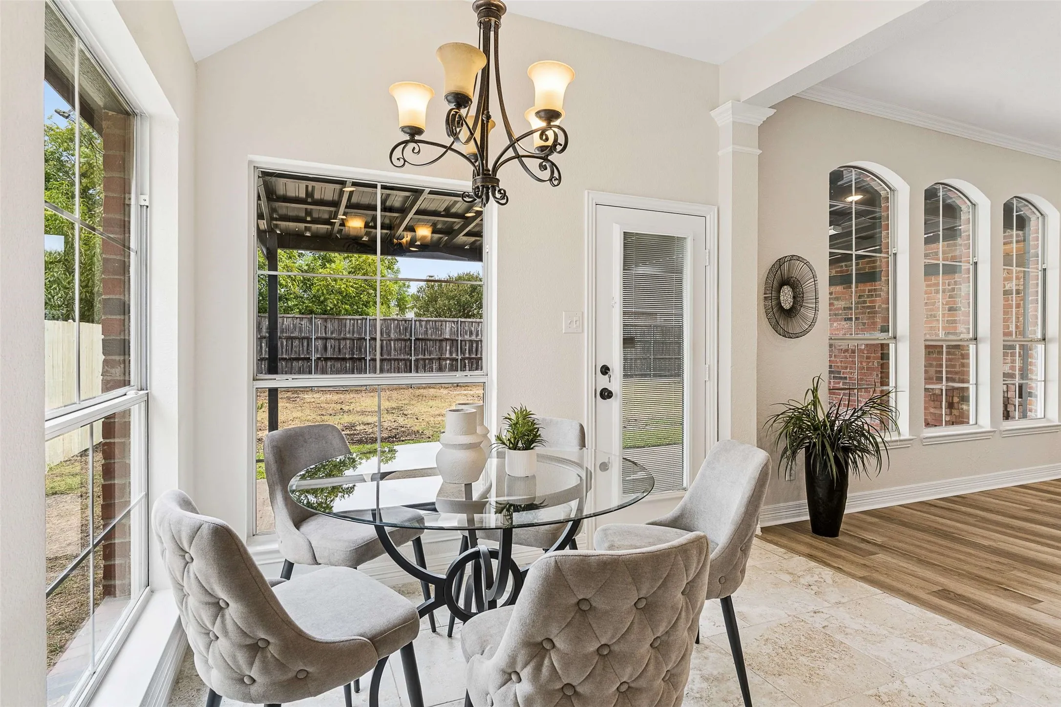 Single Family Residence For Sale in Dallas County , 633 Trail Lake Drive, Richardson, Texas 75081, 4 Bedroom, 2 Bathroom, 2 Garage spaces, 2,041 Sqft, built in 2001, mls#21378124, Real Estate Agent in Richardson, Homes For Sale in Dallas county, Homes For Sale in Richardson, Realtor in Richardson Texas, Real Estate Brokerage Independent Realty Texas, Luminita Cordes Realtor