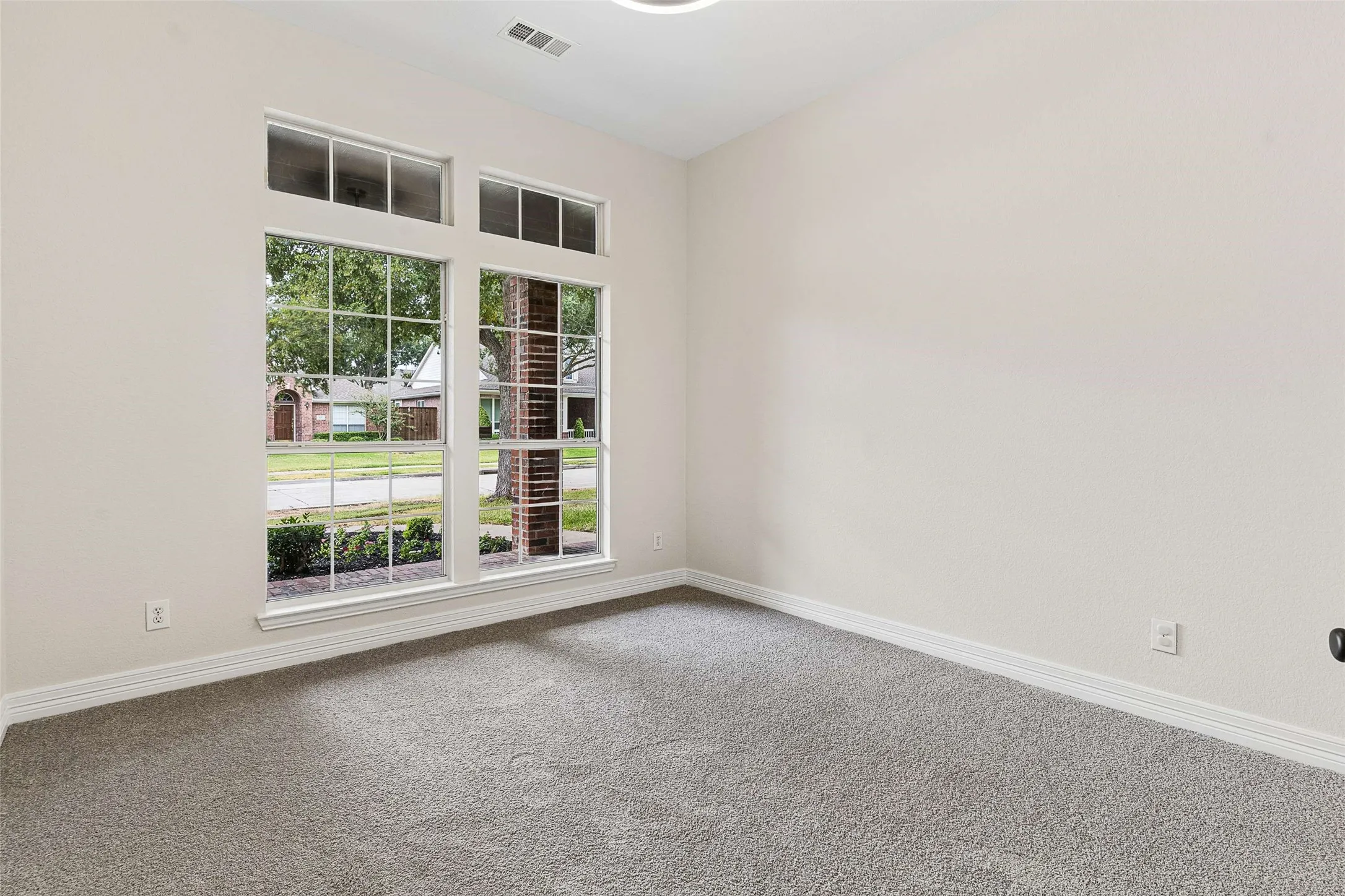 Single Family Residence For Sale in Dallas County , 633 Trail Lake Drive, Richardson, Texas 75081, 4 Bedroom, 2 Bathroom, 2 Garage spaces, 2,041 Sqft, built in 2001, mls#21378124, Real Estate Agent in Richardson, Homes For Sale in Dallas county, Homes For Sale in Richardson, Realtor in Richardson Texas, Real Estate Brokerage Independent Realty Texas, Luminita Cordes Realtor