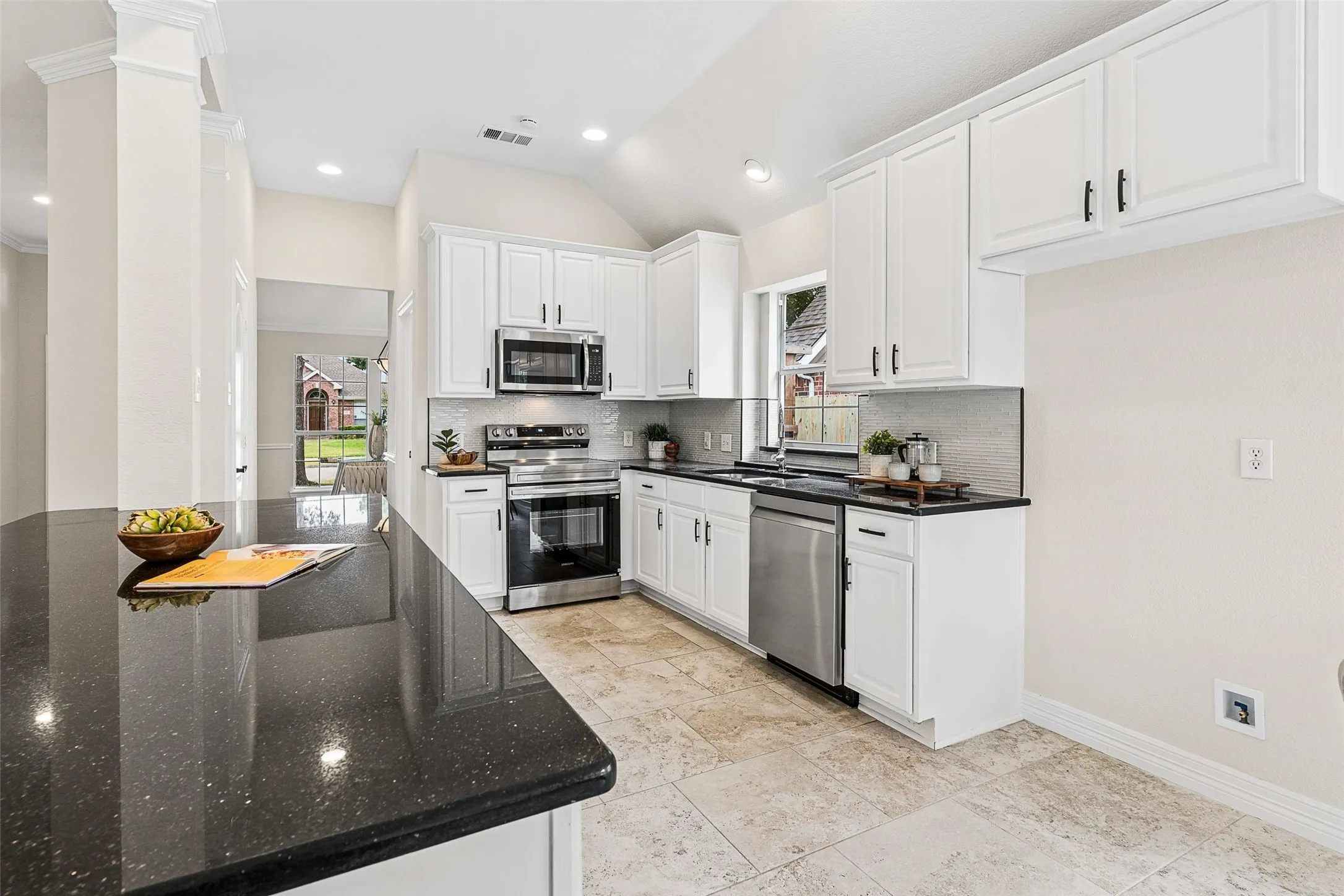 Single Family Residence For Sale in Dallas County , 633 Trail Lake Drive, Richardson, Texas 75081, 4 Bedroom, 2 Bathroom, 2 Garage spaces, 2,041 Sqft, built in 2001, mls#21378124, Real Estate Agent in Richardson, Homes For Sale in Dallas county, Homes For Sale in Richardson, Realtor in Richardson Texas, Real Estate Brokerage Independent Realty Texas, Luminita Cordes Realtor