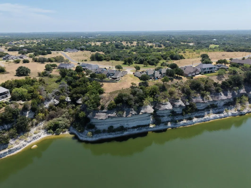 Condominium For Sale in Hill County , 19083 White Bluff Drive 106, Whitney, Texas 76692, 3 Bedroom, 3 Bathroom, 1 Garage spaces, 1,821 Sqft, built in 1997, mls#21377168, Real Estate Agent in Whitney, Homes For Sale in Hill county, Homes For Sale in Whitney, Realtor in Whitney Texas, Real Estate Brokerage Independent Realty Texas, Luminita Cordes Realtor