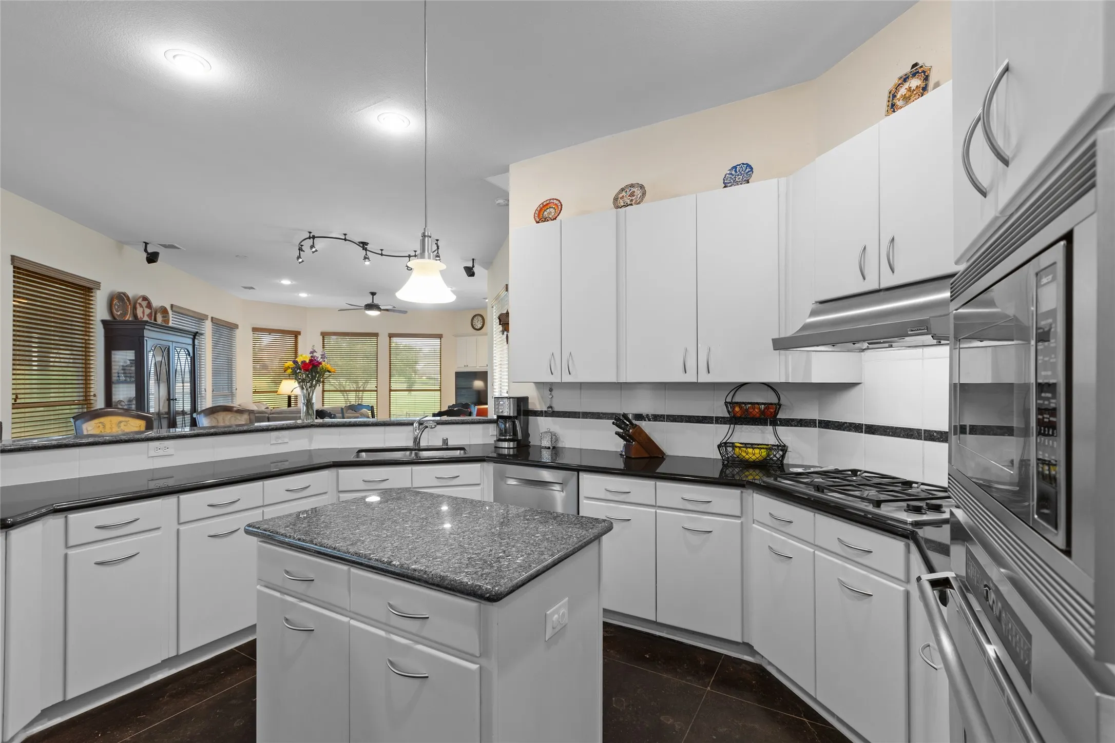 Gas Cooktop with Granite Countertops