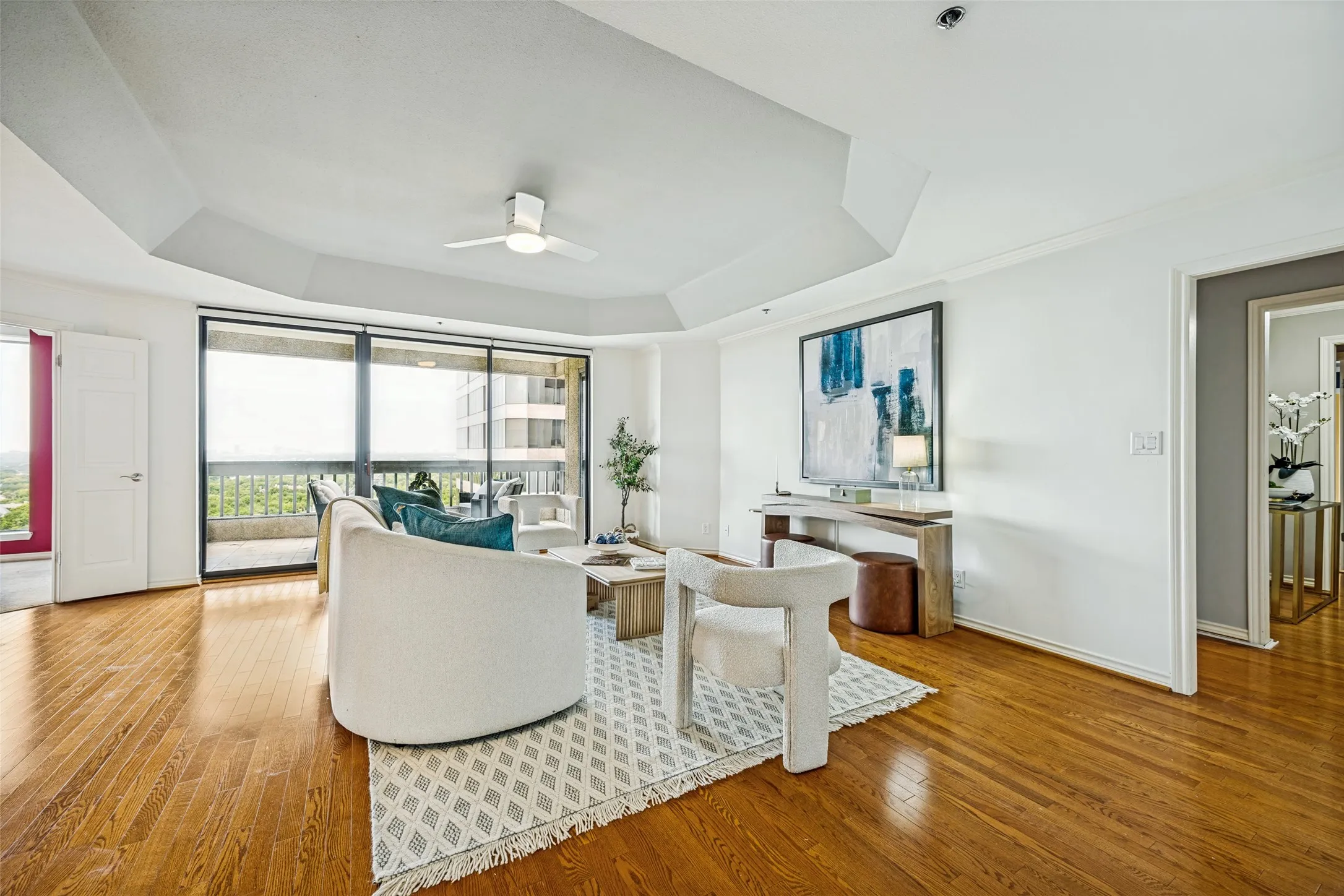 Condominium For Sale in Dallas County , 5909 Luther Lane 2104, Dallas, Texas 75225, 3 Bedroom, 3 Bathroom, 3 Garage spaces, 2,382 Sqft, built in 1983, mls#21378126, Real Estate Agent in Dallas, Homes For Sale in Dallas county, Homes For Sale in Dallas, Realtor in Dallas Texas, Real Estate Brokerage Independent Realty Texas, Luminita Cordes Realtor