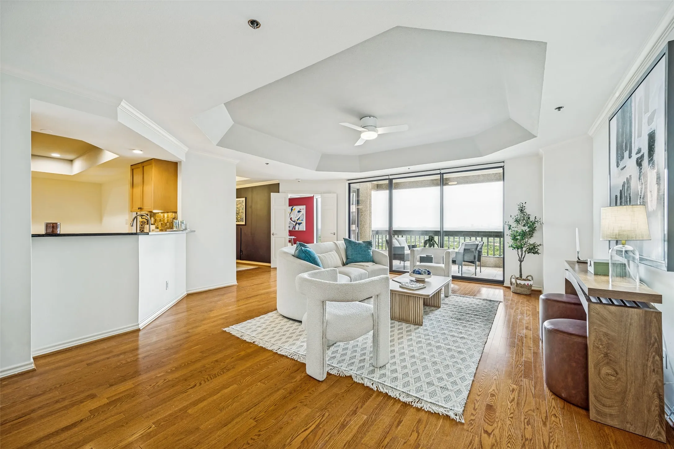 Condominium For Sale in Dallas County , 5909 Luther Lane 2104, Dallas, Texas 75225, 3 Bedroom, 3 Bathroom, 3 Garage spaces, 2,382 Sqft, built in 1983, mls#21378126, Real Estate Agent in Dallas, Homes For Sale in Dallas county, Homes For Sale in Dallas, Realtor in Dallas Texas, Real Estate Brokerage Independent Realty Texas, Luminita Cordes Realtor