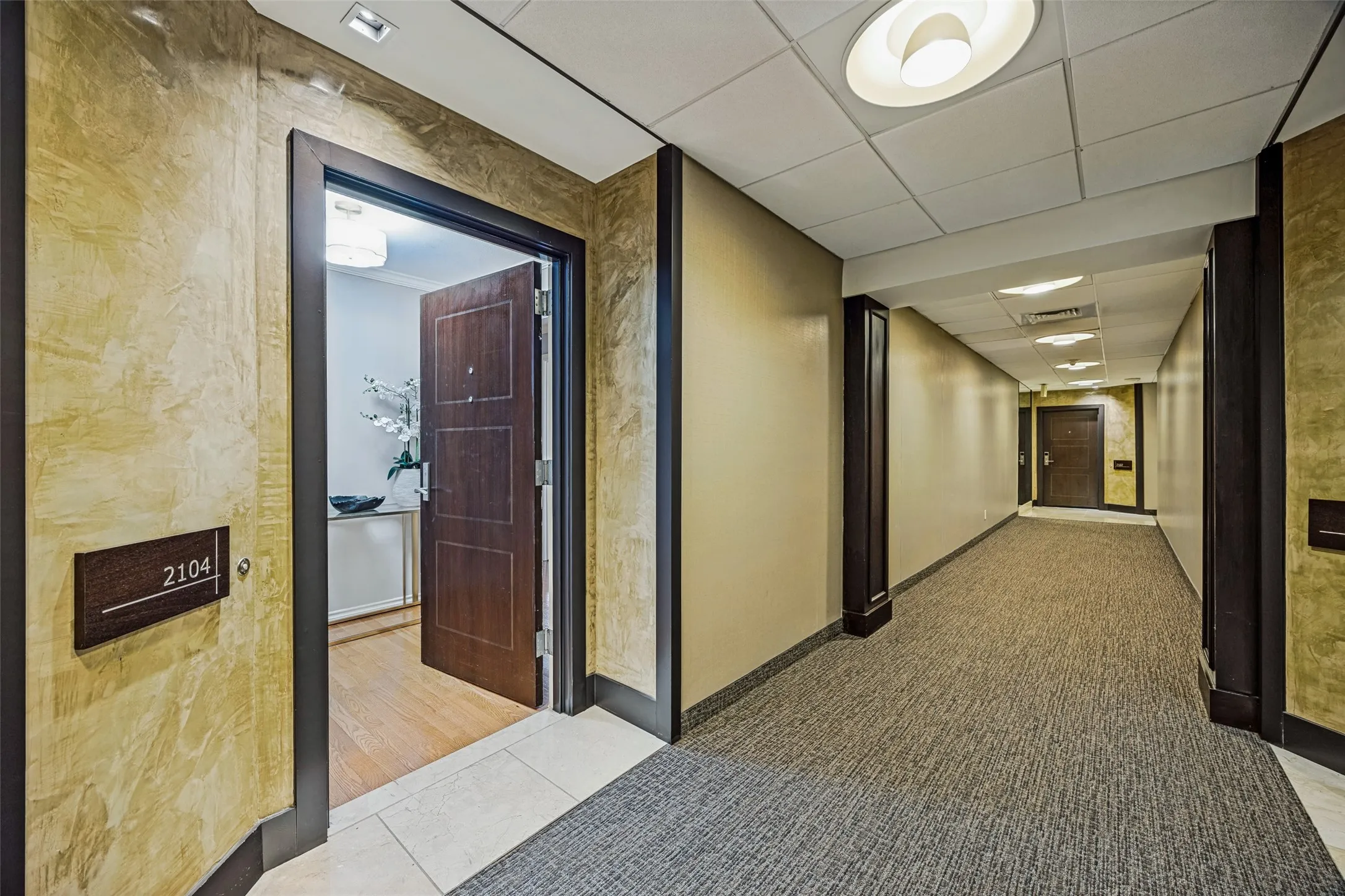 Condominium For Sale in Dallas County , 5909 Luther Lane 2104, Dallas, Texas 75225, 3 Bedroom, 3 Bathroom, 3 Garage spaces, 2,382 Sqft, built in 1983, mls#21378126, Real Estate Agent in Dallas, Homes For Sale in Dallas county, Homes For Sale in Dallas, Realtor in Dallas Texas, Real Estate Brokerage Independent Realty Texas, Luminita Cordes Realtor
