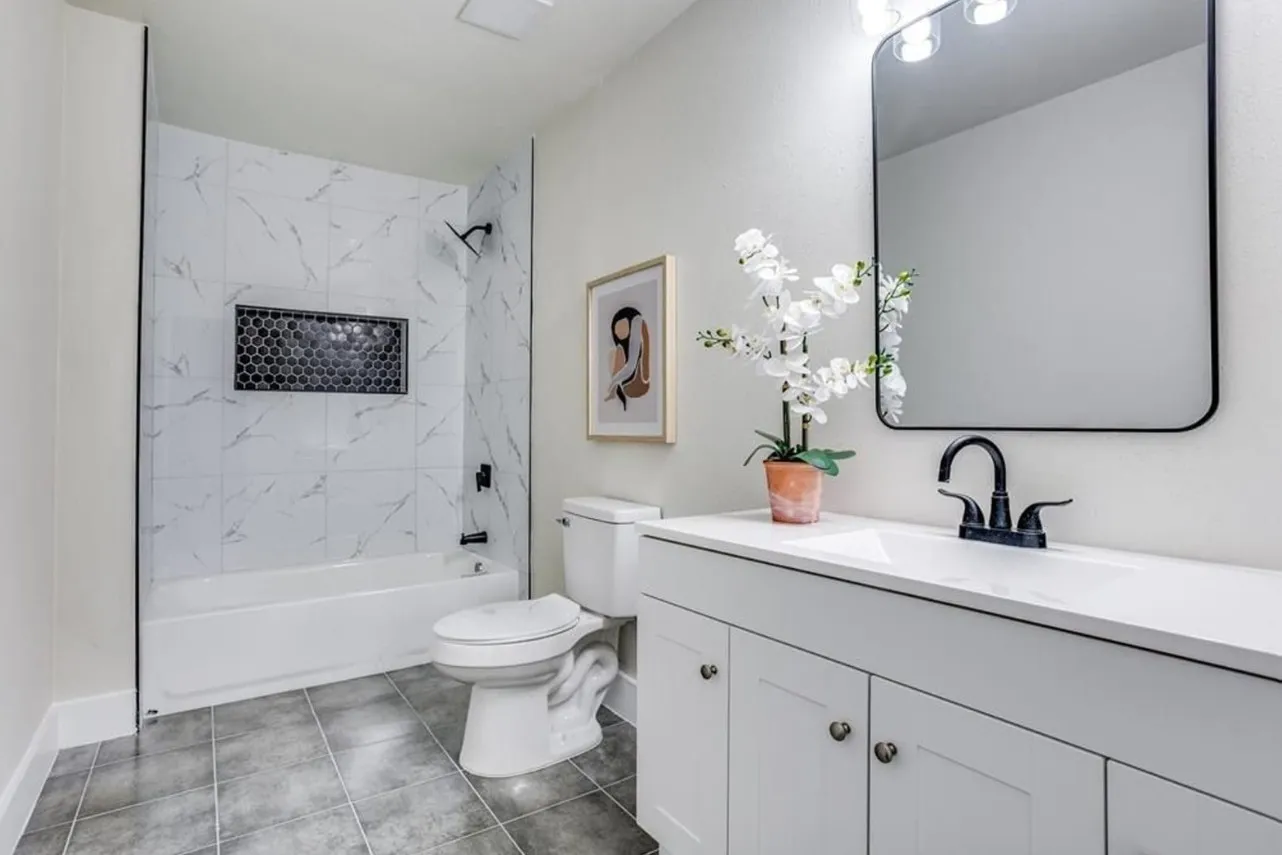 Single Family Residence For Rent in Dallas County , 7901 Esquire Lane, Rowlett, Texas 75089, 4 Bedroom, 4 Bathroom, 2 Garage spaces, 2,864 Sqft, built in 1972, mls#21375724, Real Estate Agent in Rowlett, Homes For Rent in Dallas county, Homes For Rent in Rowlett, Realtor in Rowlett Texas, Real Estate Brokerage Independent Realty Texas, Luminita Cordes Realtor