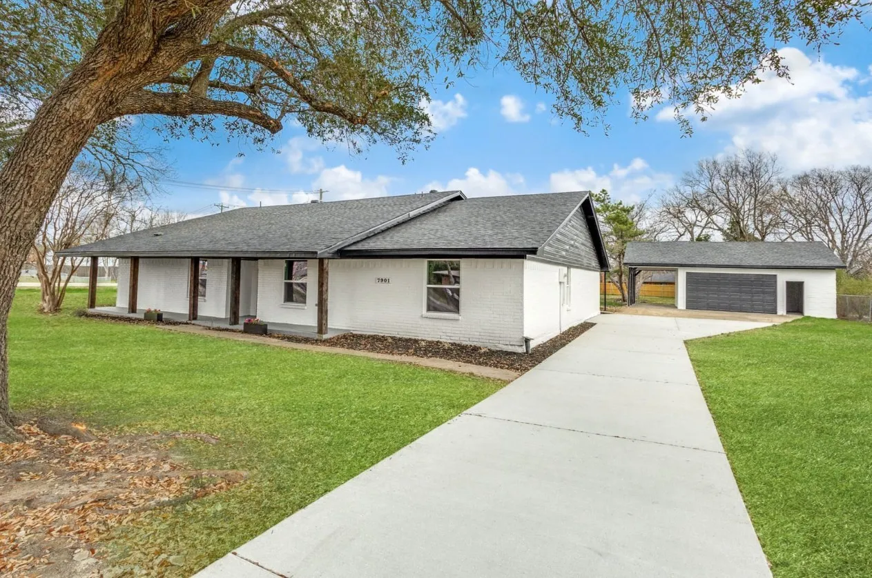 Single Family Residence For Rent in Dallas County , 7901 Esquire Lane, Rowlett, Texas 75089, 4 Bedroom, 4 Bathroom, 2 Garage spaces, 2,864 Sqft, built in 1972, mls#21375724, Real Estate Agent in Rowlett, Homes For Rent in Dallas county, Homes For Rent in Rowlett, Realtor in Rowlett Texas, Real Estate Brokerage Independent Realty Texas, Luminita Cordes Realtor