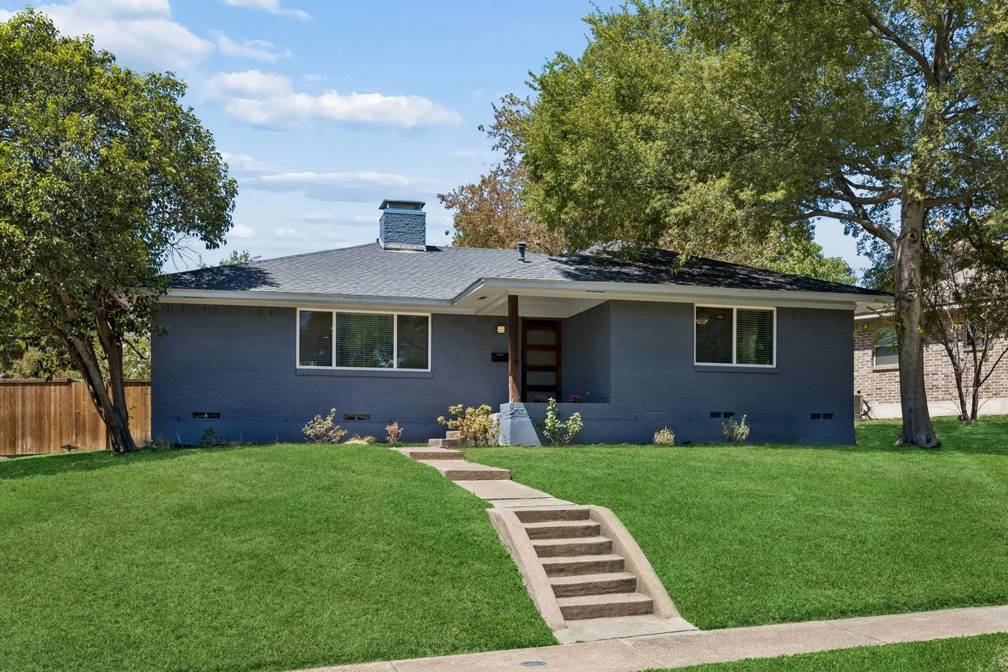 Single Family Residence For Sale in Dallas County , 2329 Springhill Drive, Dallas, Texas 75228, 3 Bedroom, 2 Bathroom, 2 Garage spaces, 1,752 Sqft, built in 1960, mls#21377927, Real Estate Agent in Dallas, Homes For Sale in Dallas county, Homes For Sale in Dallas, Realtor in Dallas Texas, Real Estate Brokerage Independent Realty Texas, Luminita Cordes Realtor