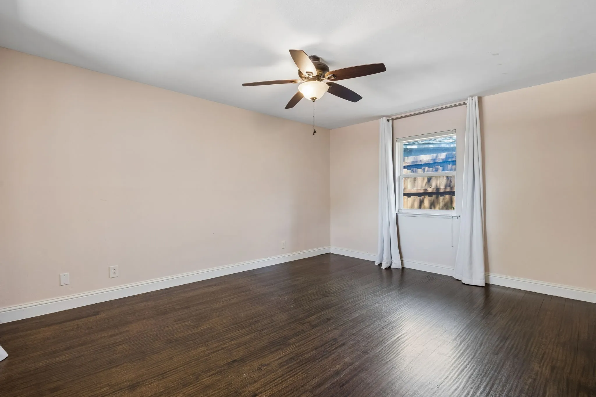 Single Family Residence For Sale in Dallas County , 2329 Springhill Drive, Dallas, Texas 75228, 3 Bedroom, 2 Bathroom, 2 Garage spaces, 1,752 Sqft, built in 1960, mls#21377927, Real Estate Agent in Dallas, Homes For Sale in Dallas county, Homes For Sale in Dallas, Realtor in Dallas Texas, Real Estate Brokerage Independent Realty Texas, Luminita Cordes Realtor